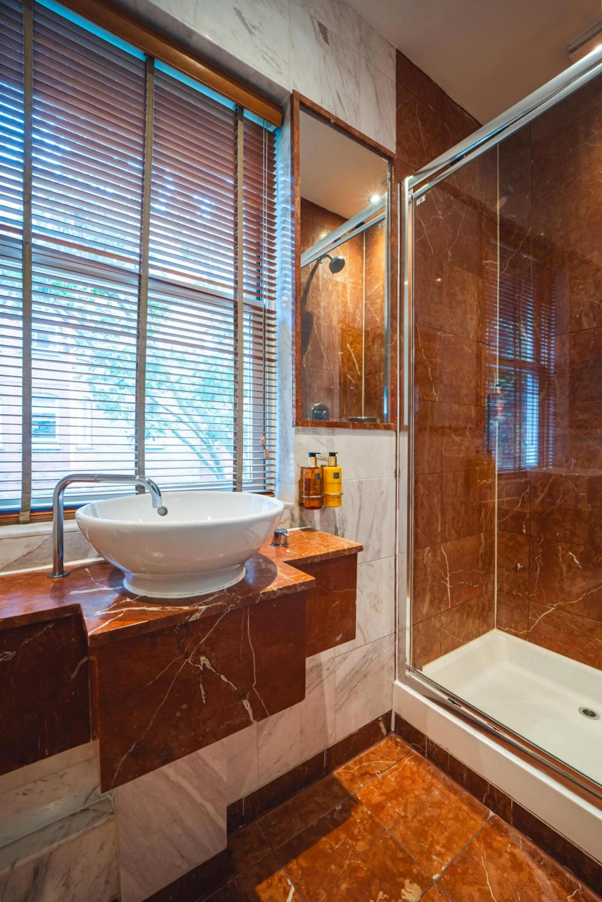 Bathroom in Twenty Nevern Square Hotel