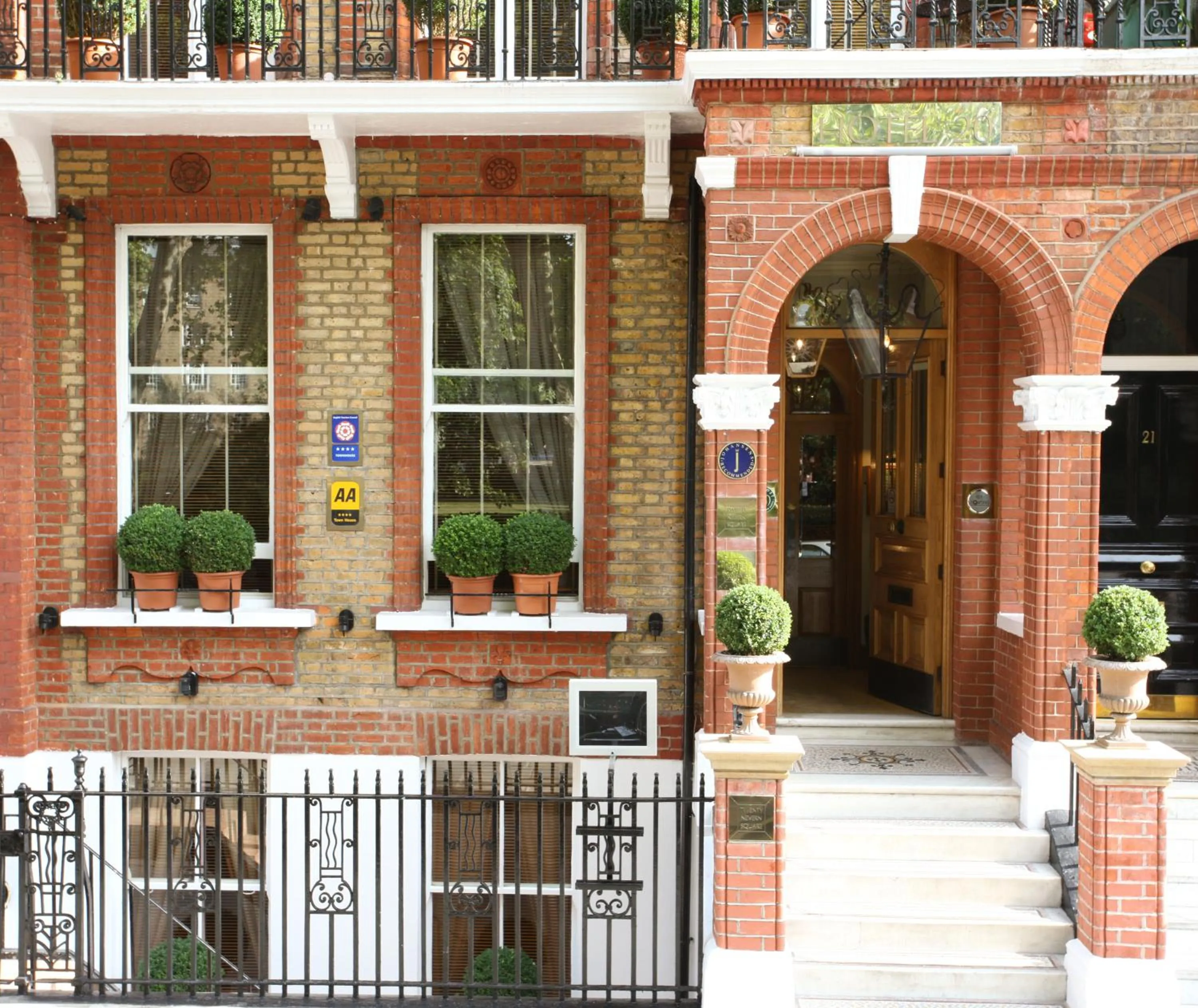Facade/entrance in Twenty Nevern Square Hotel