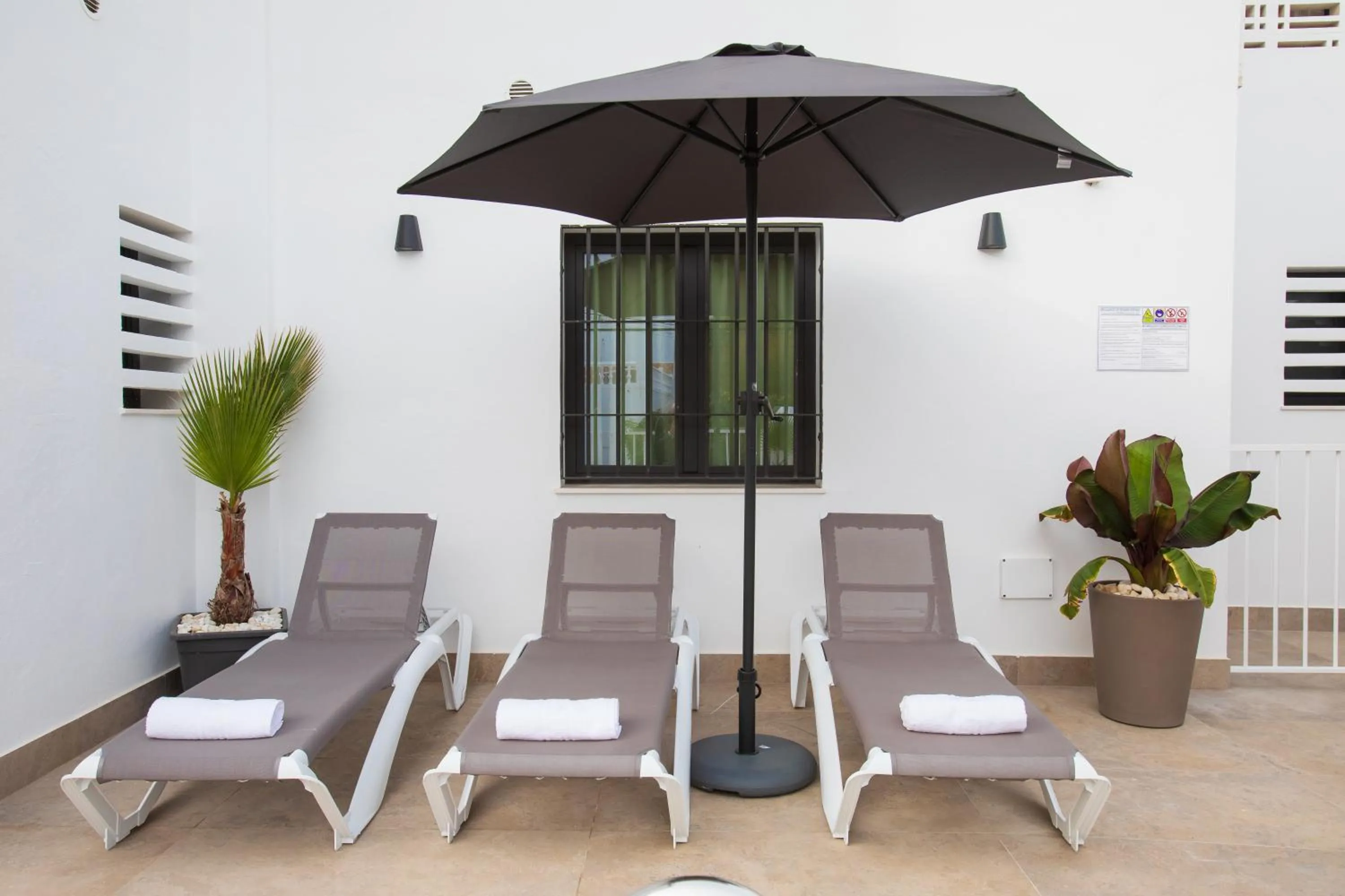 sunbed in Boutique Rooms Playa Burriana
