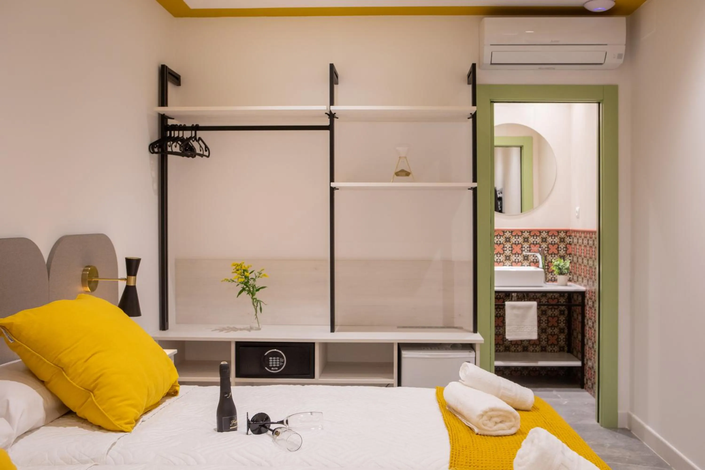 Photo of the whole room, Bed in Boutique Rooms Playa Burriana