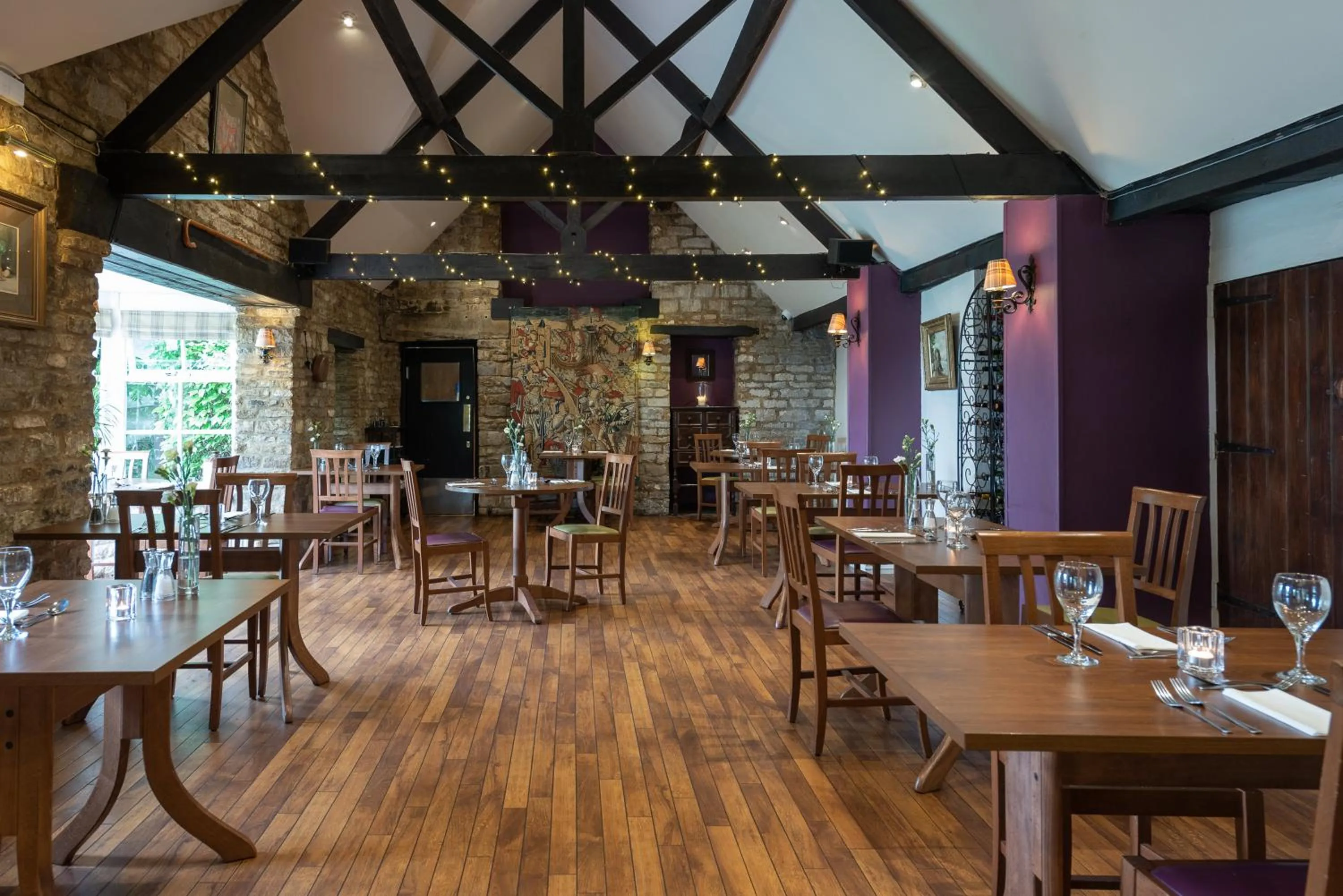 Corinium Hotel & Restaurant