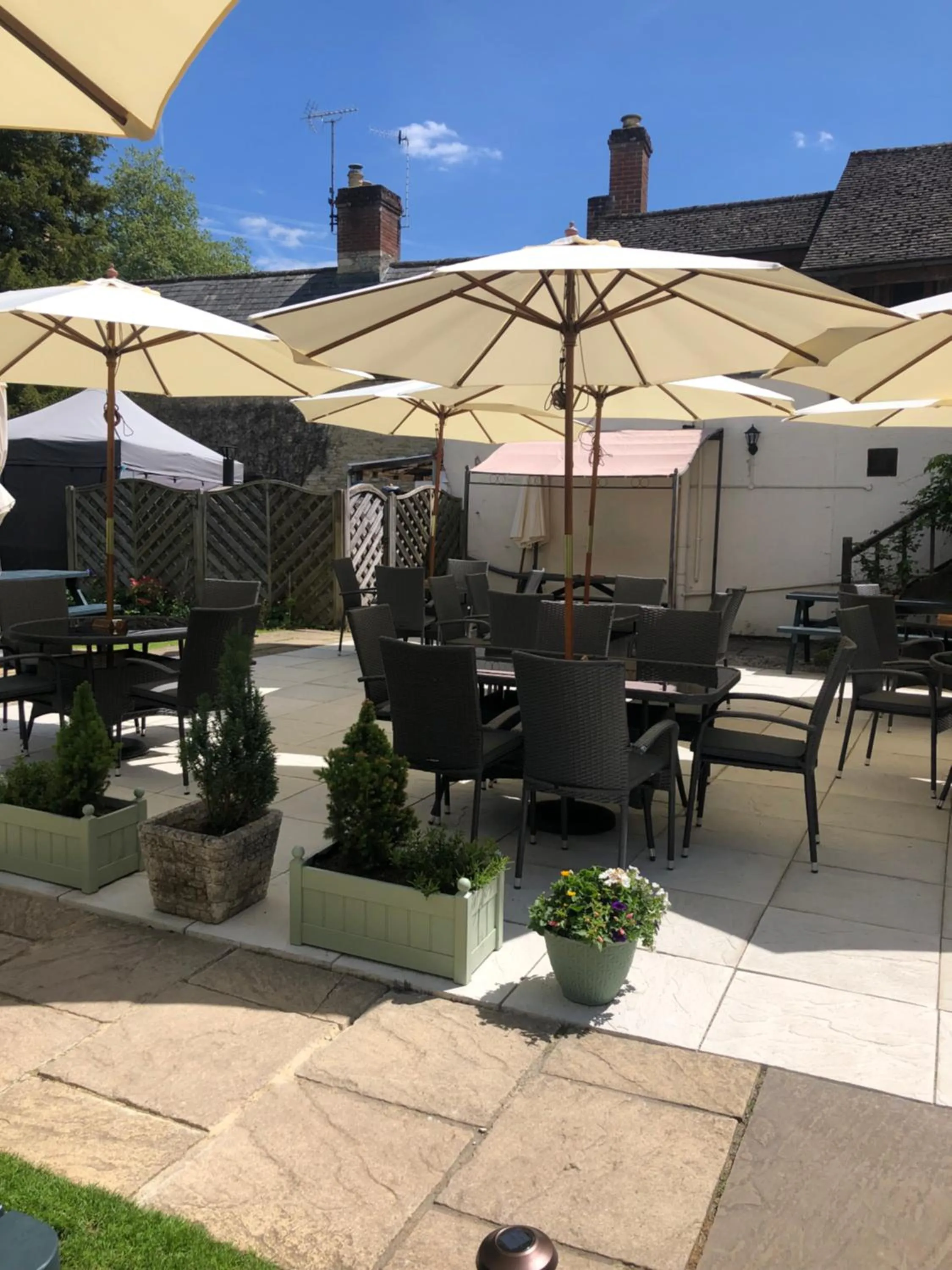 Corinium Hotel & Restaurant