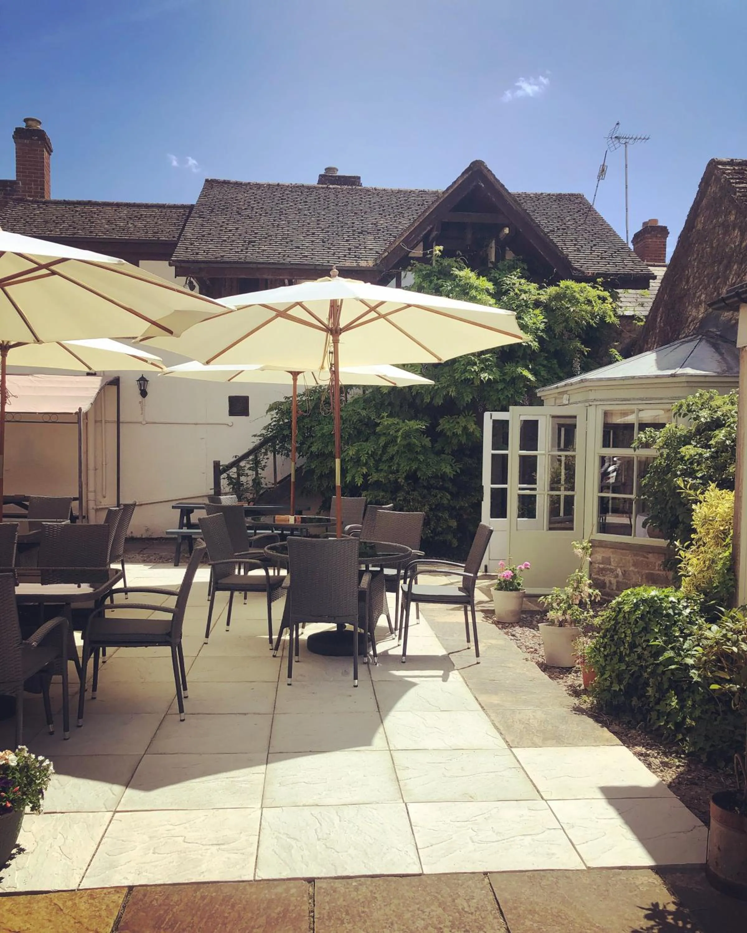 Corinium Hotel & Restaurant