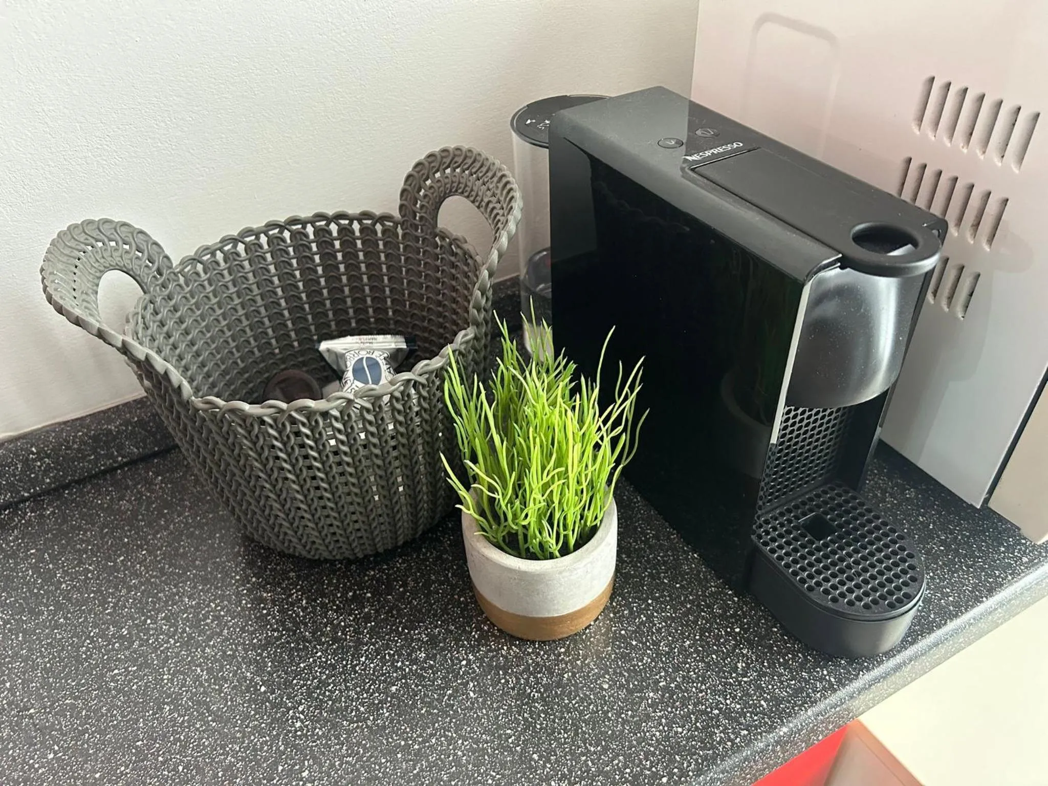Coffee/tea facilities in Santhry House