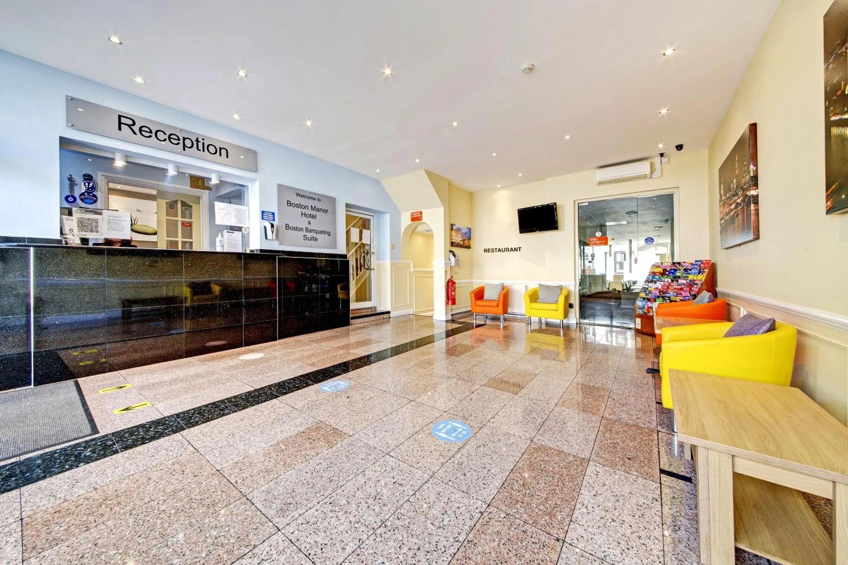Lobby or reception in OYO Bostons Manor Hotel, Hanwell London