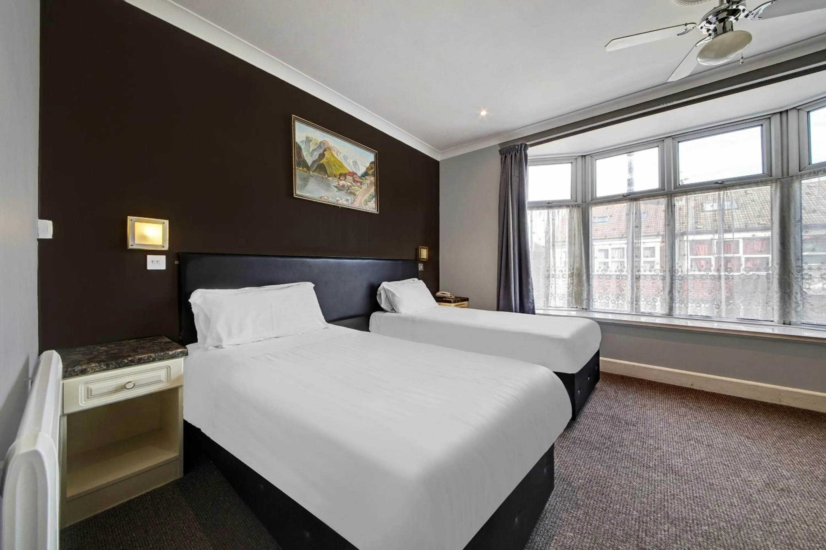 Bedroom, Bed in OYO Bostons Manor Hotel, Hanwell London