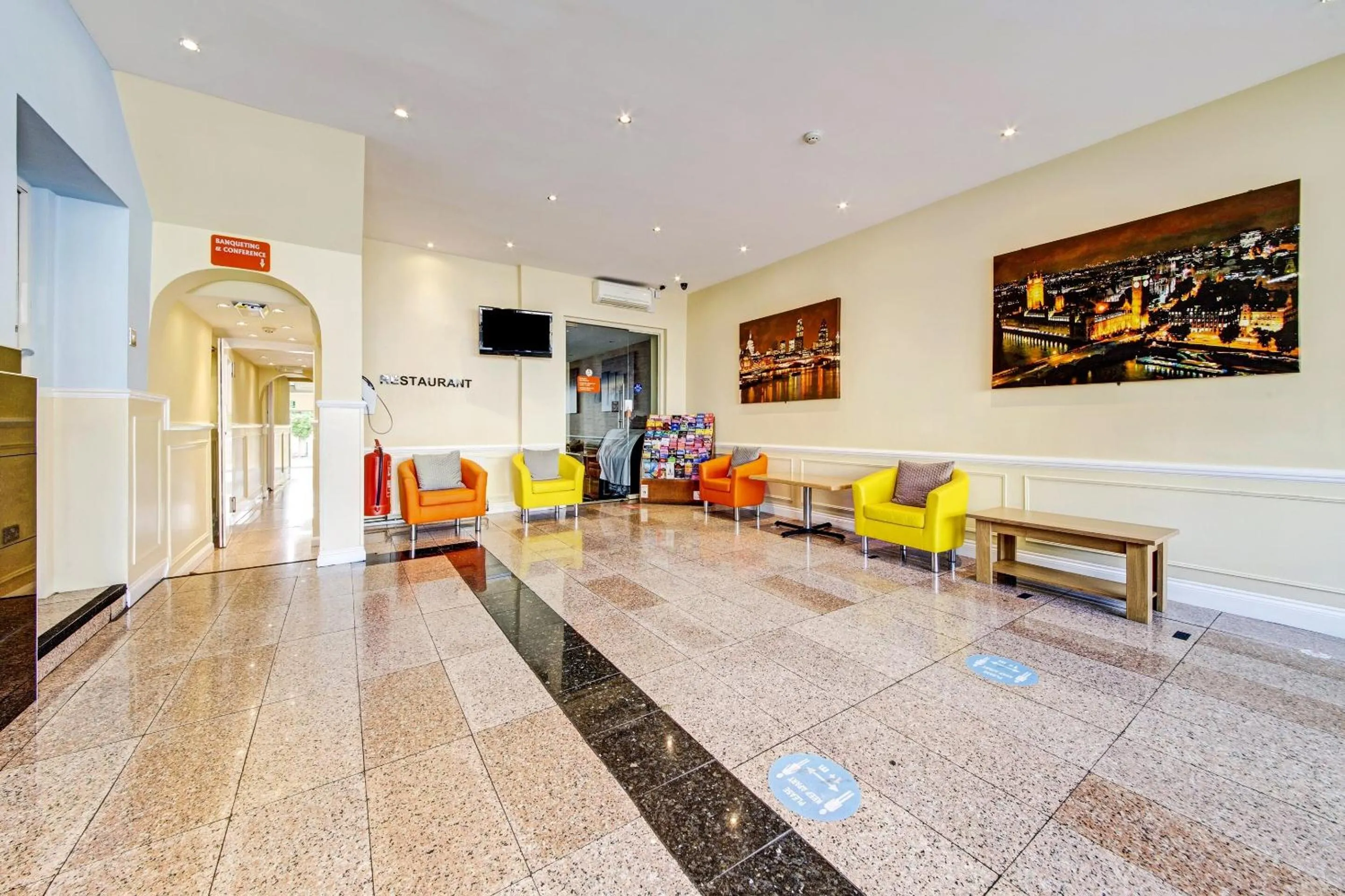 Lobby or reception in OYO Bostons Manor Hotel, Hanwell London