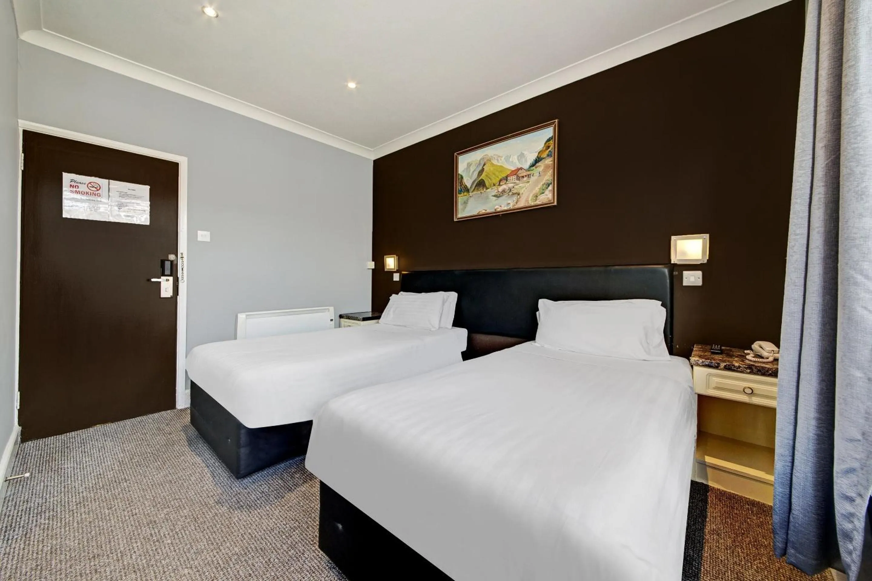 Bedroom, Bed in OYO Bostons Manor Hotel, Hanwell London