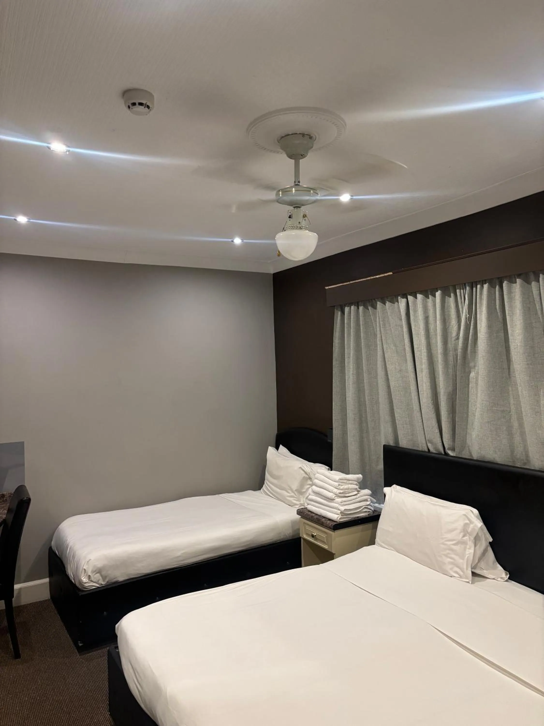 Photo of the whole room, Bed in OYO Bostons Manor Hotel, Hanwell London