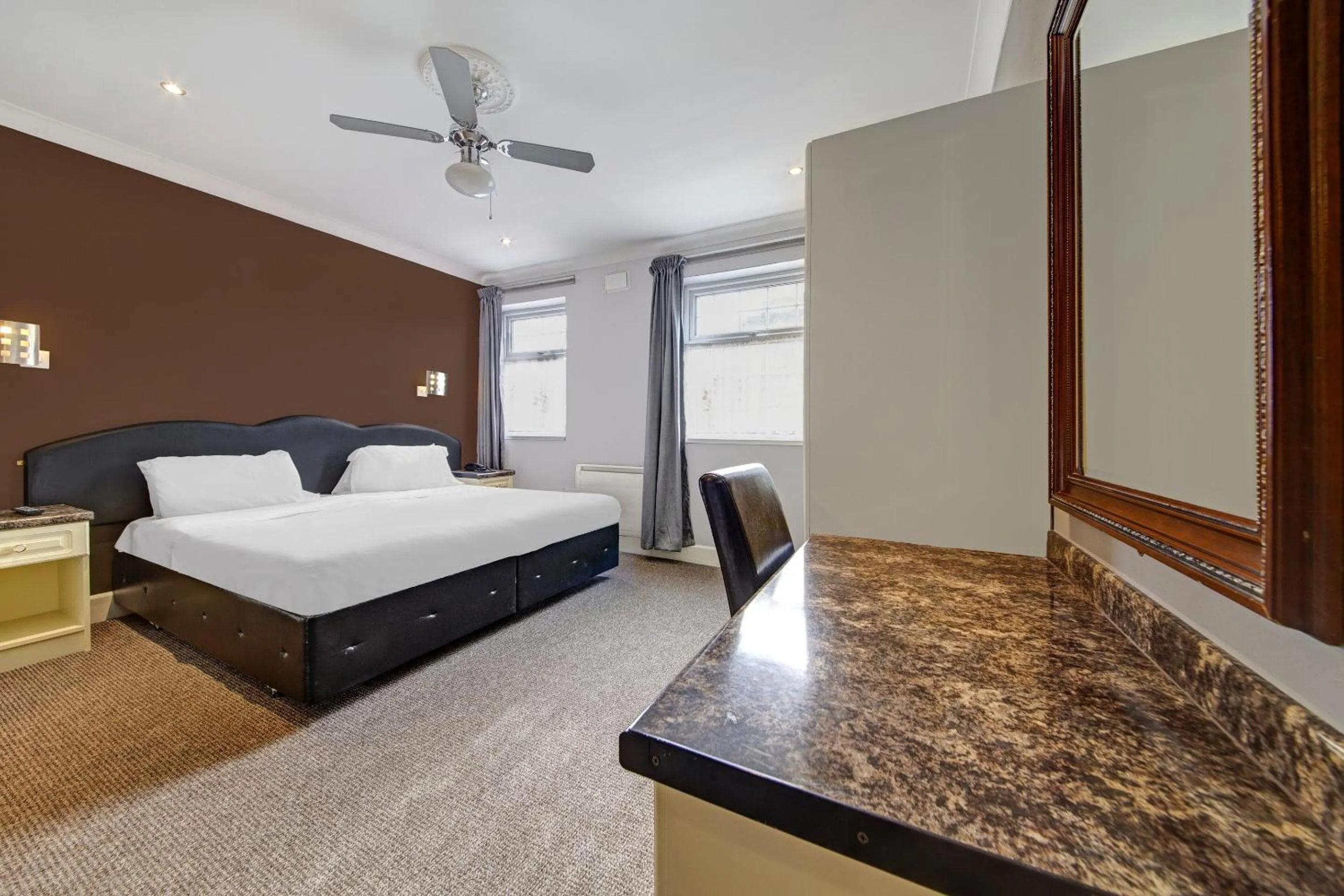 Bedroom, Bed in OYO Bostons Manor Hotel, Hanwell London