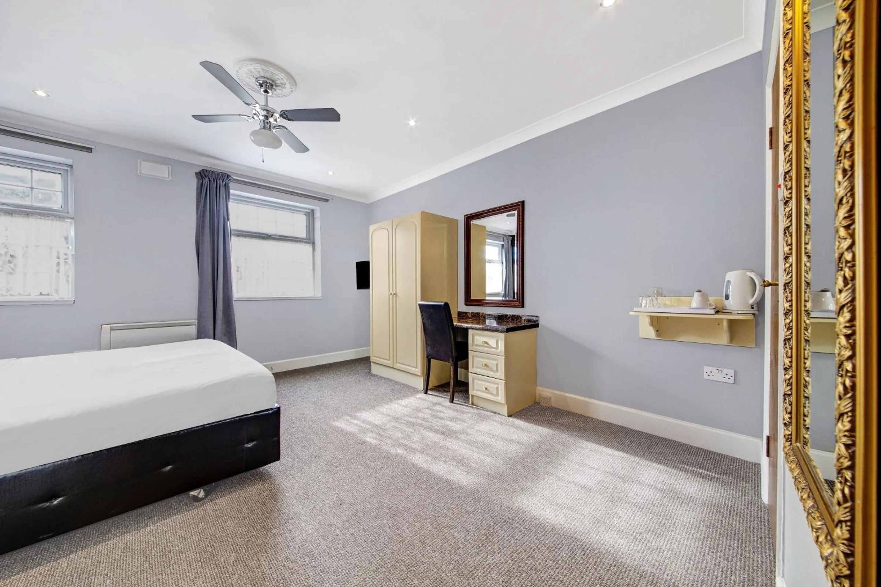 Bedroom, Bed in OYO Bostons Manor Hotel, Hanwell London