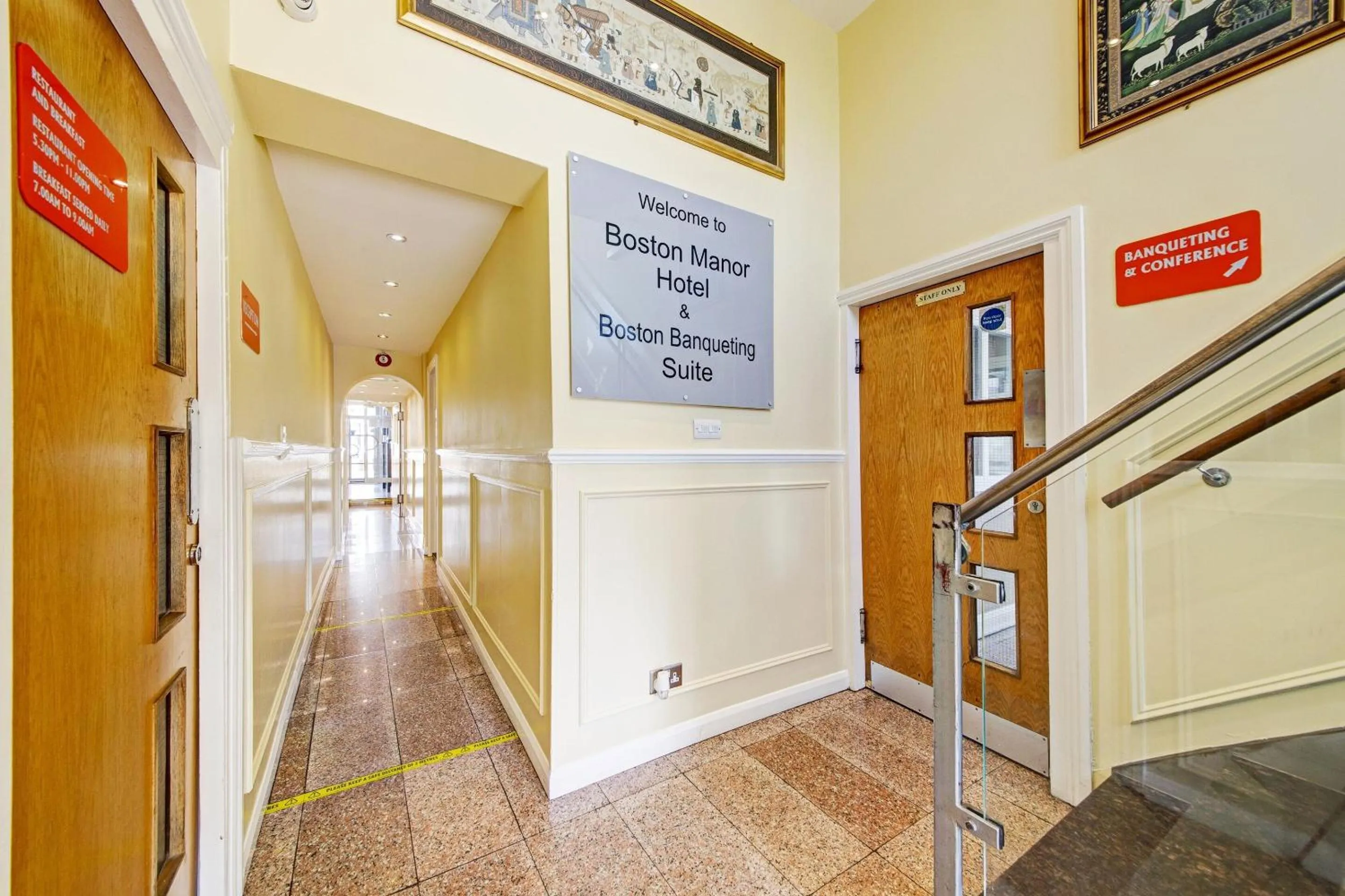 Lobby or reception in OYO Bostons Manor Hotel, Hanwell London