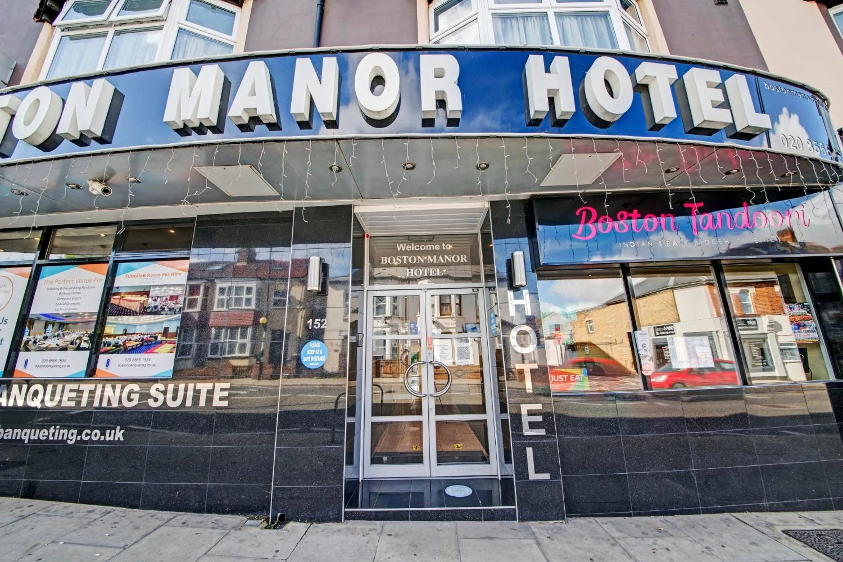 Facade/entrance in OYO Bostons Manor Hotel, Hanwell London