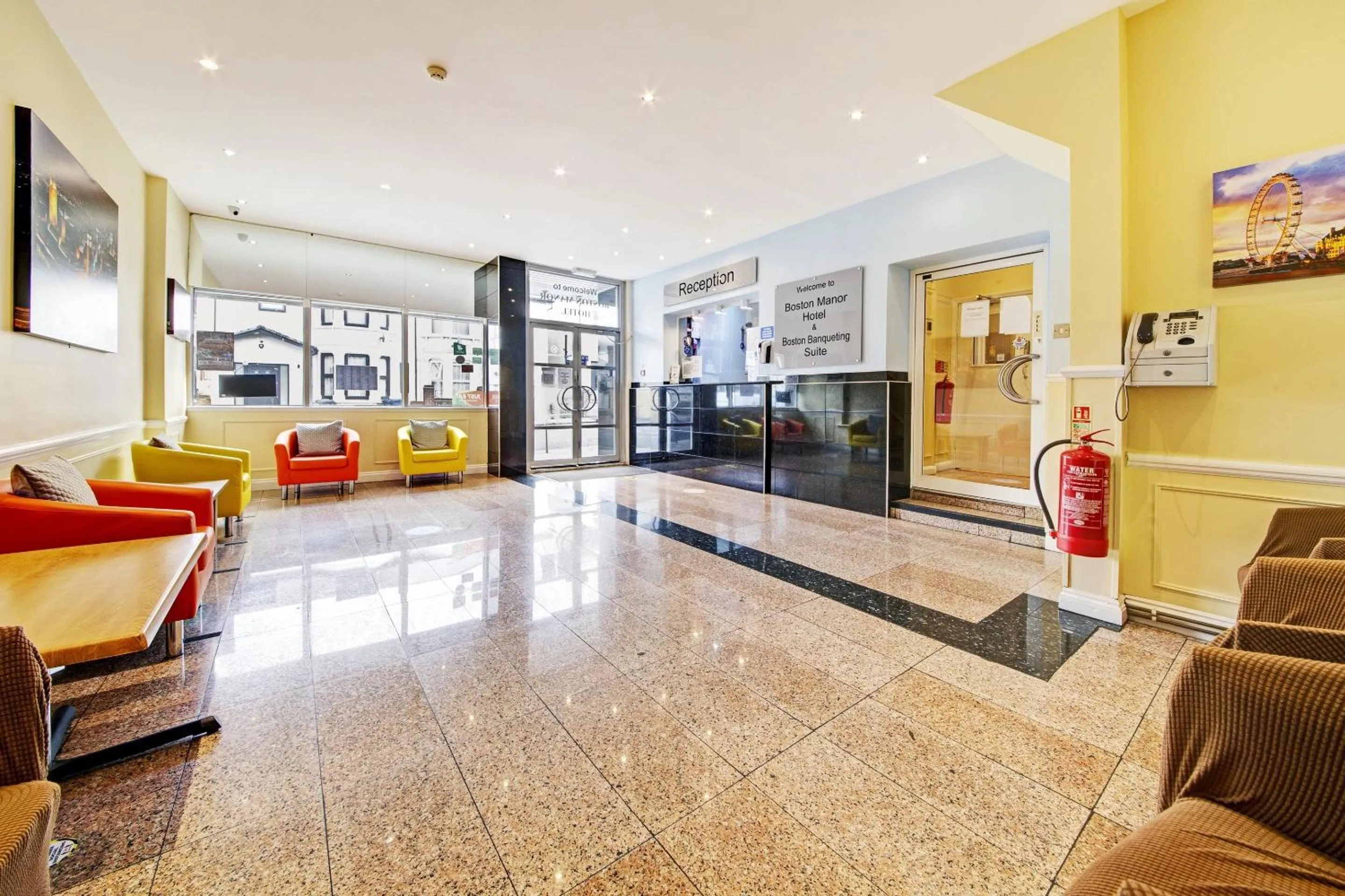 Lobby or reception in OYO Bostons Manor Hotel, Hanwell London