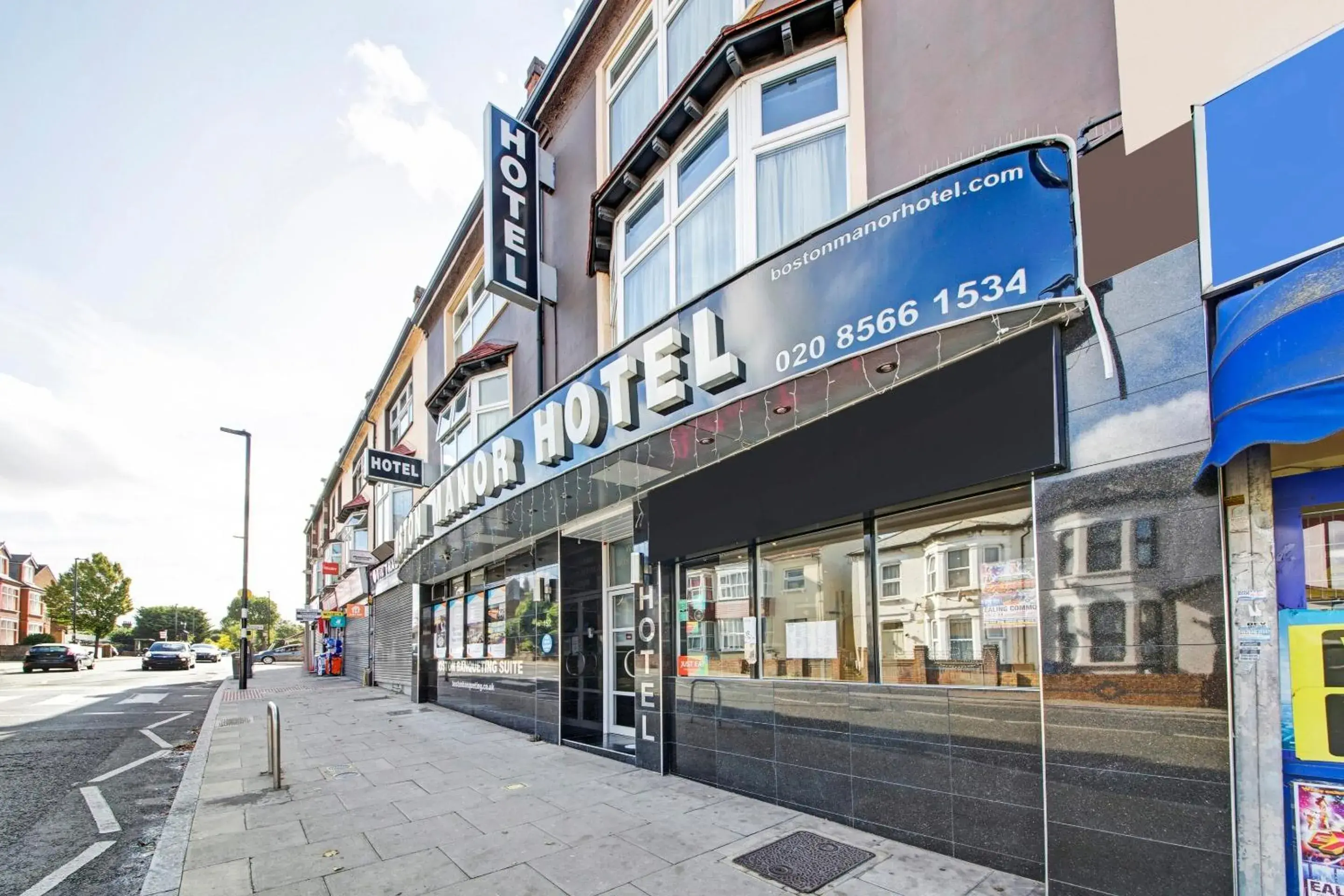 Facade/entrance in OYO Bostons Manor Hotel, Hanwell London Facade/entrance in OYO Bostons Manor Hotel, Hanwell London