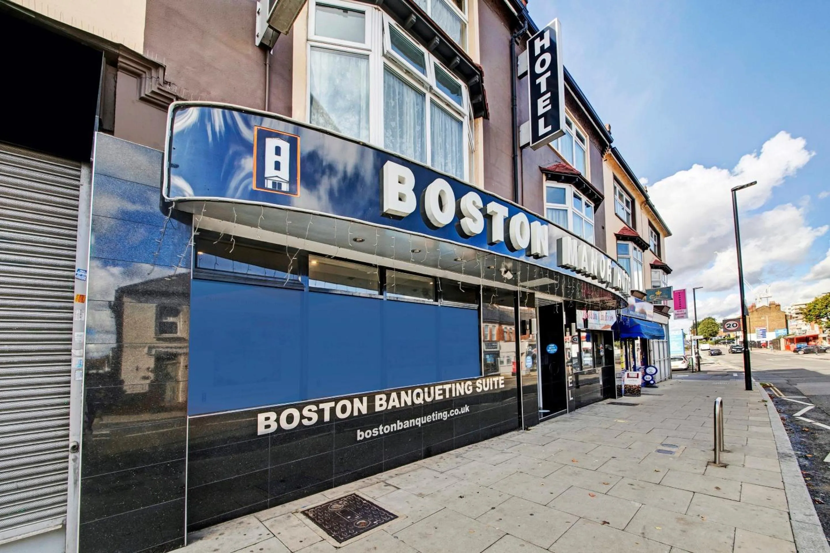 Facade/entrance in OYO Bostons Manor Hotel, Hanwell London