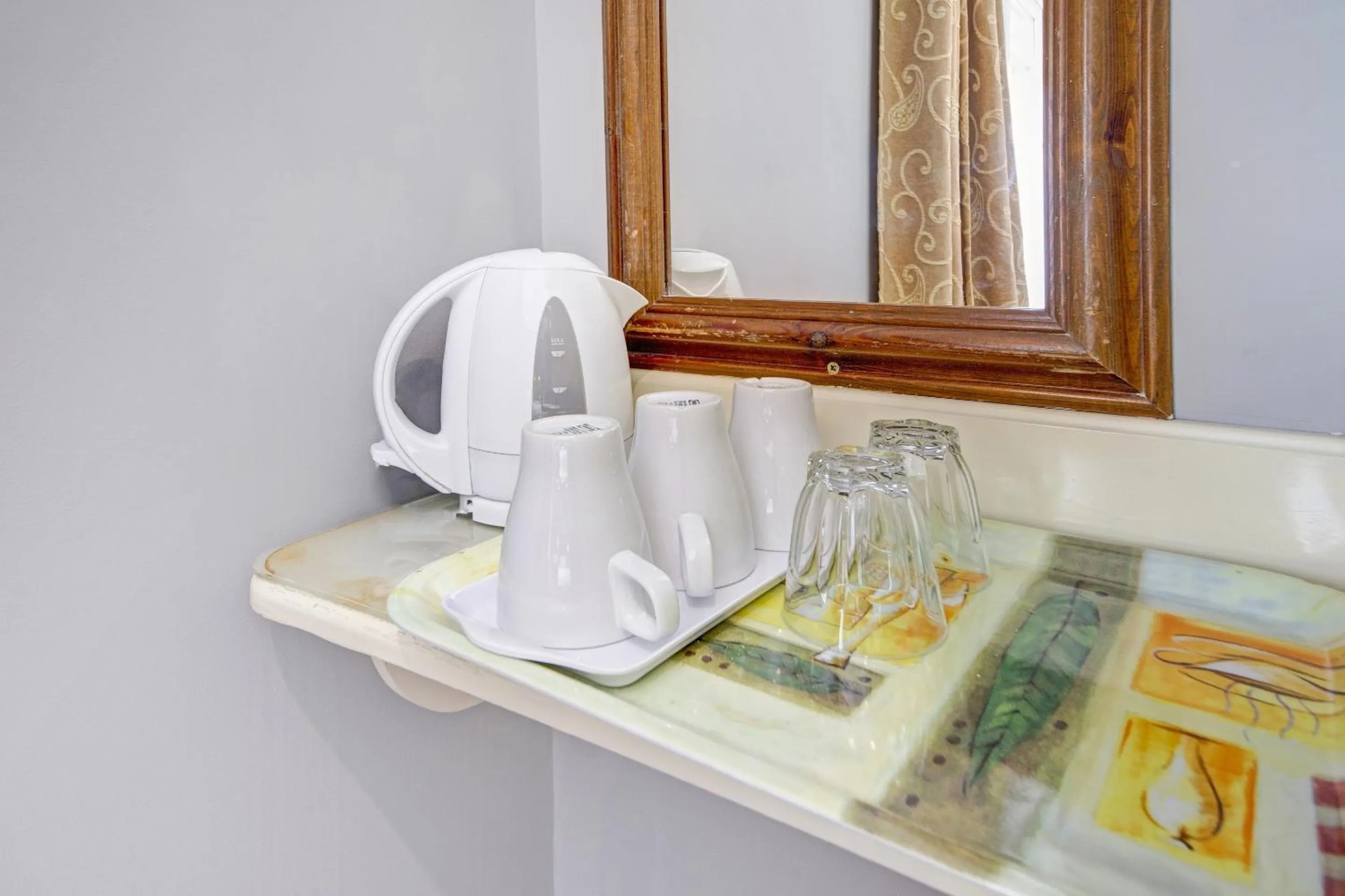 Bedroom in OYO Bostons Manor Hotel, Hanwell London