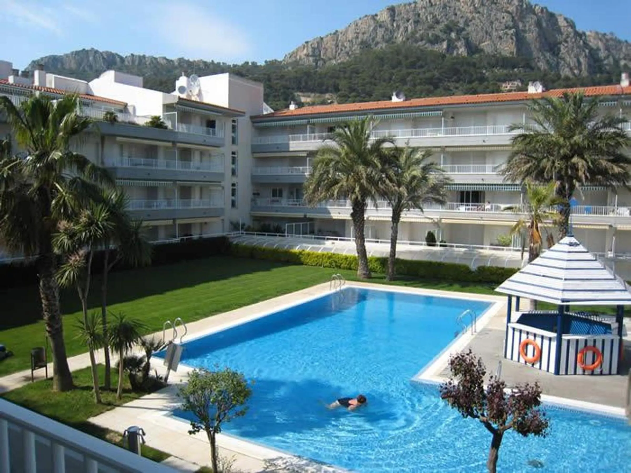 Apartamento de lujo con piscina y parking, admite mascotas - ES-323-15