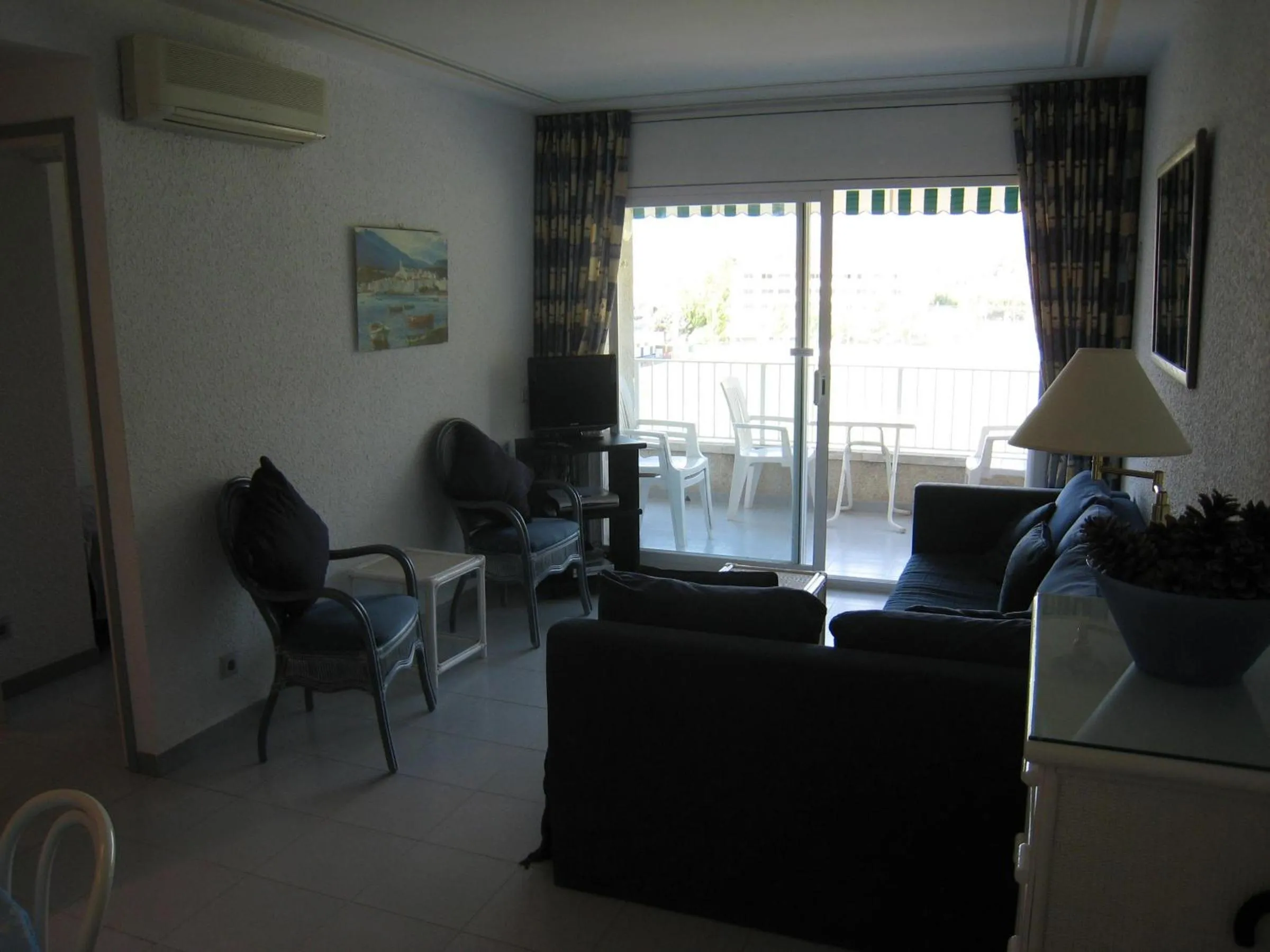 Apartamento de lujo con piscina y parking, admite mascotas - ES-323-15