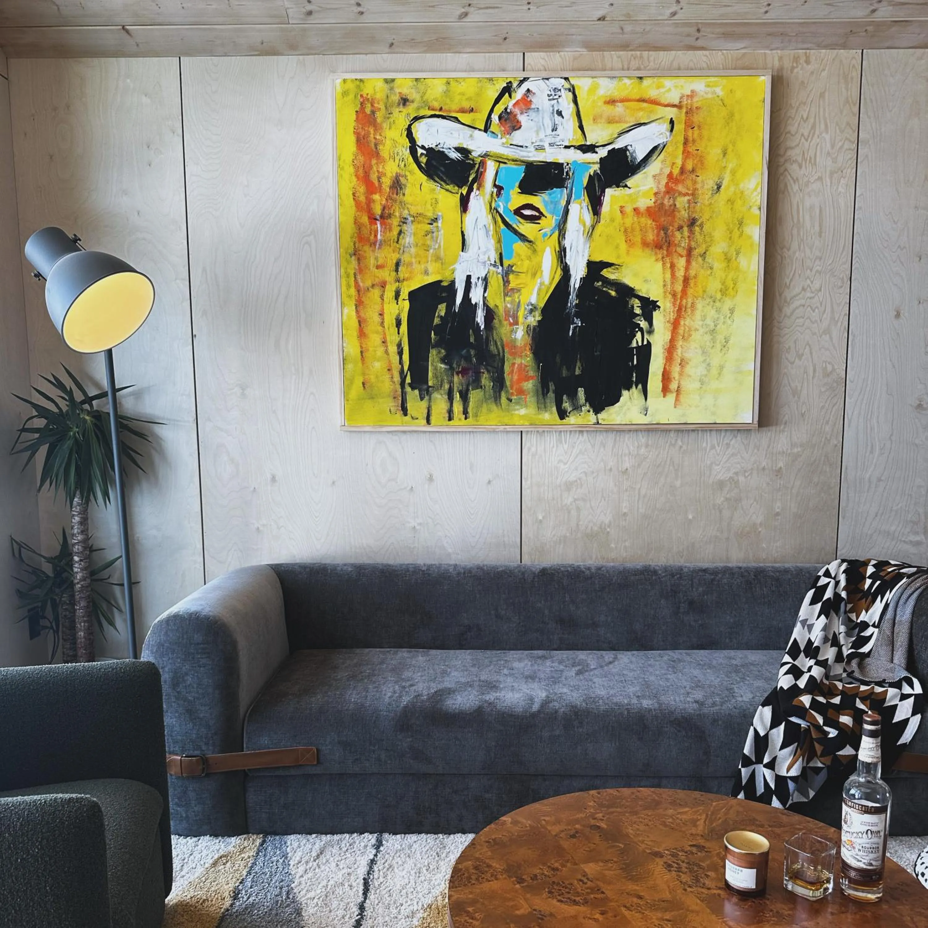 Living room in Yellowstone Peaks Hotel