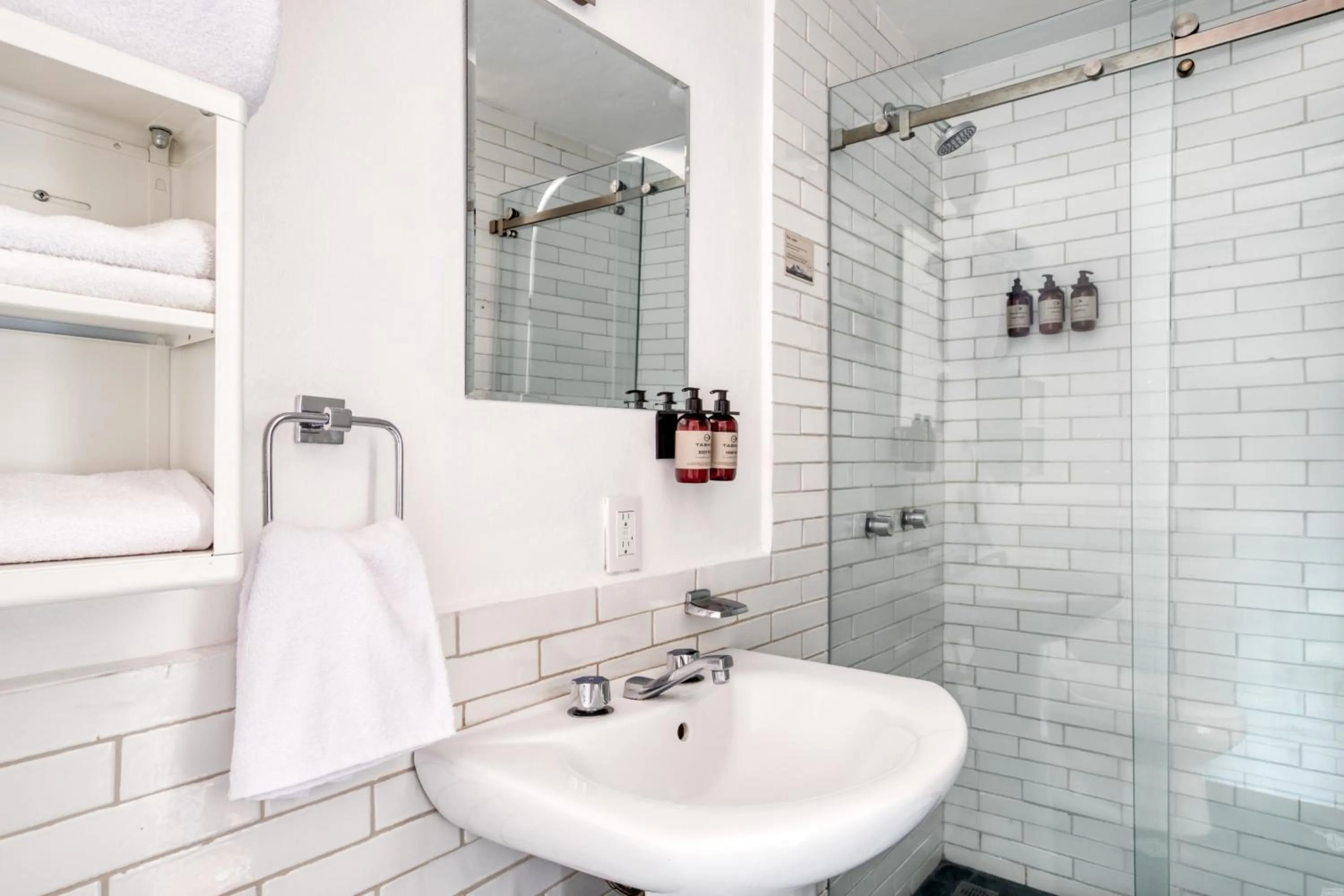 Shower in Santa Casa by Tasman