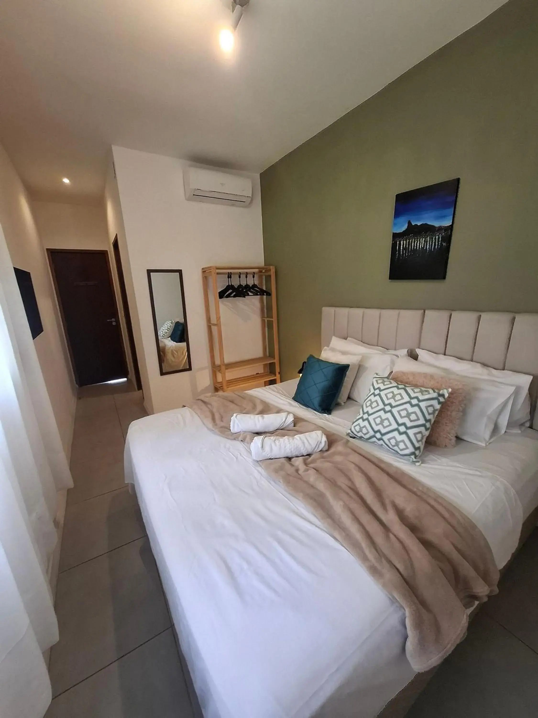 Superior Suite in Fullano Guesthouse _ Between Copacabana and Ipanema – Comfortable Private Suites! Superior Suite in Fullano Guesthouse _ Between Copacabana and Ipanema – Comfortable Private Suites!