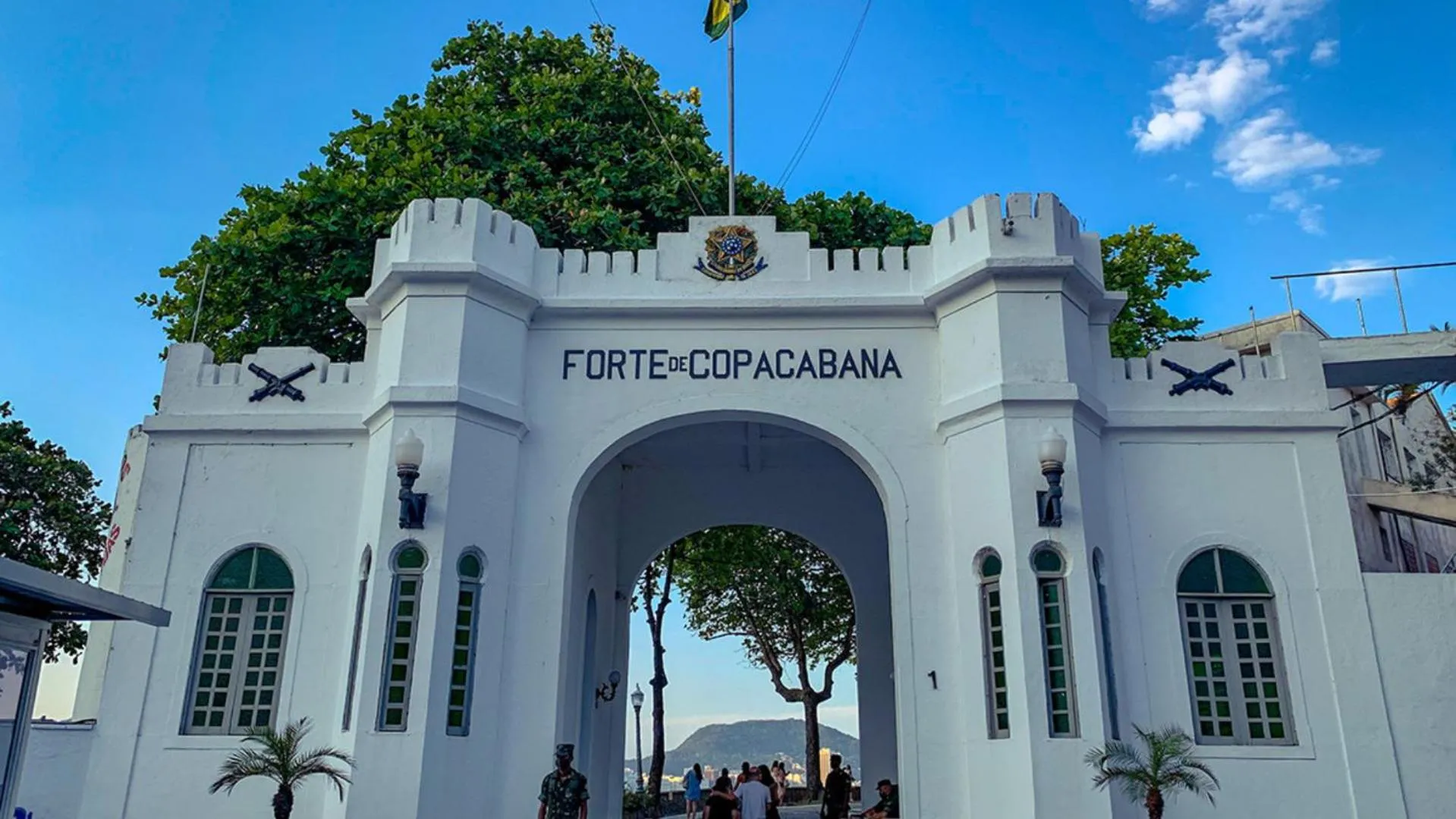 Fullano Guesthouse _ Between Copacabana and Ipanema – Comfortable Private Suites!