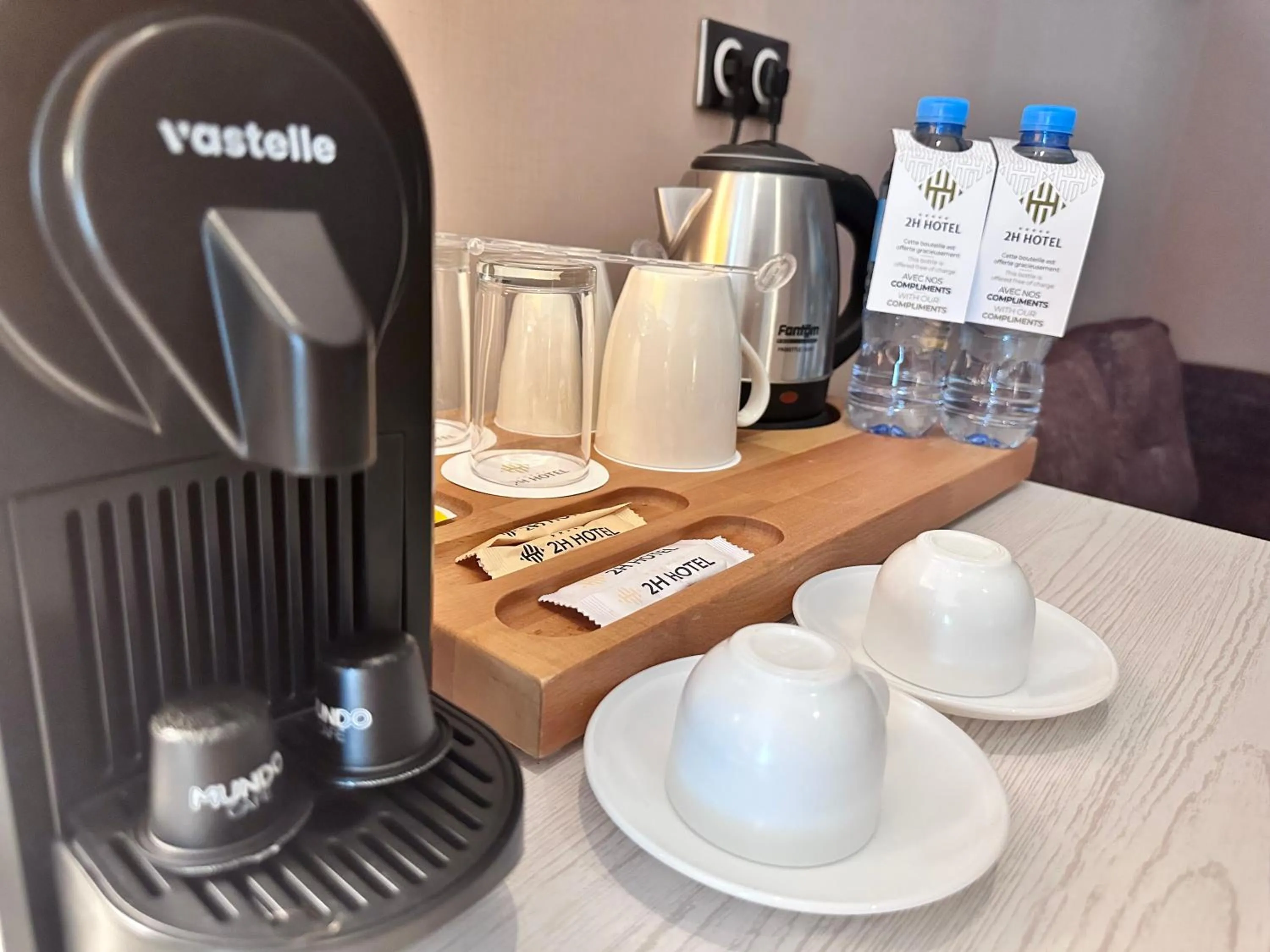 Coffee/tea facilities in 2H Hotel