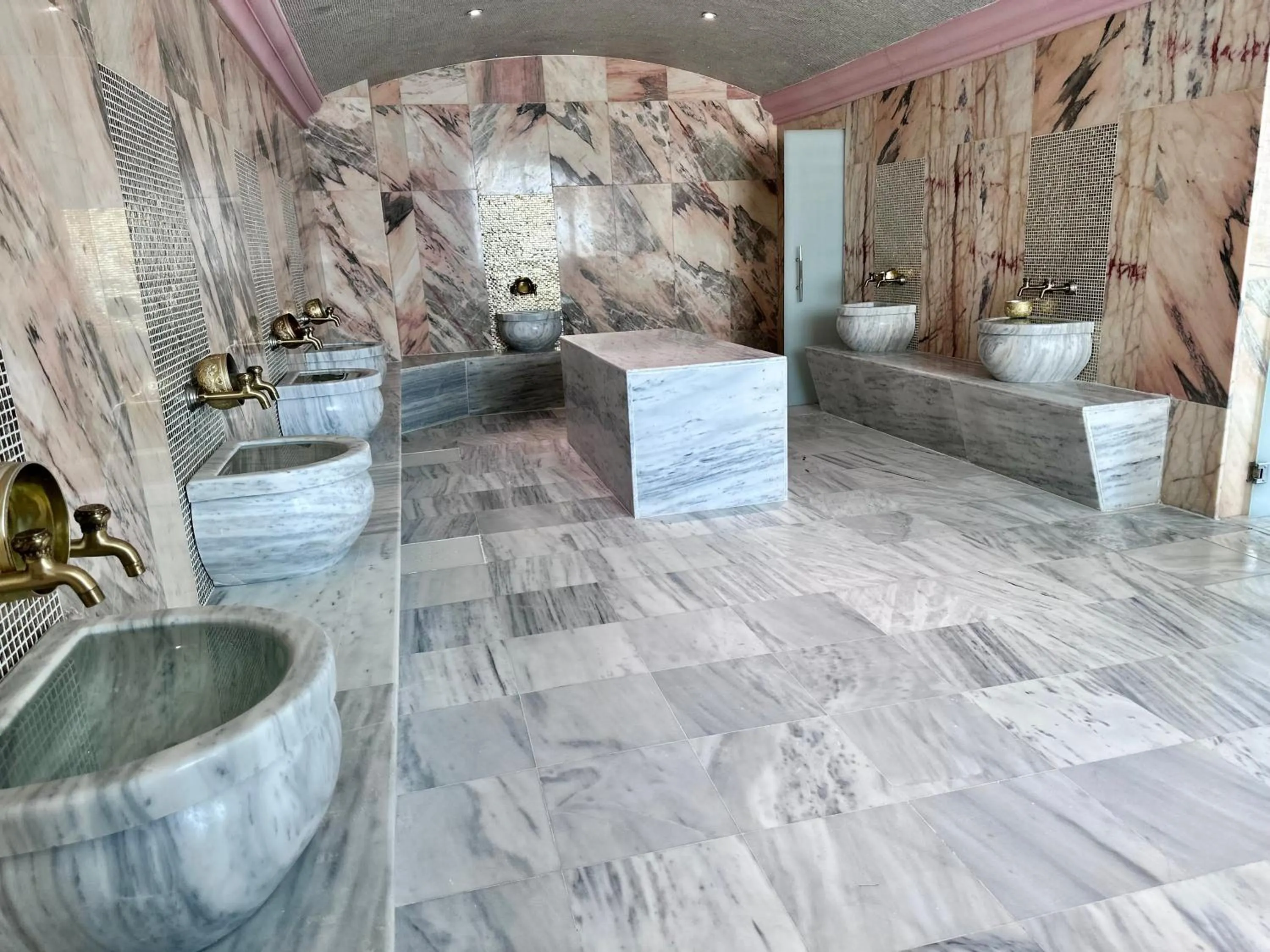 Steam room in 2H Hotel