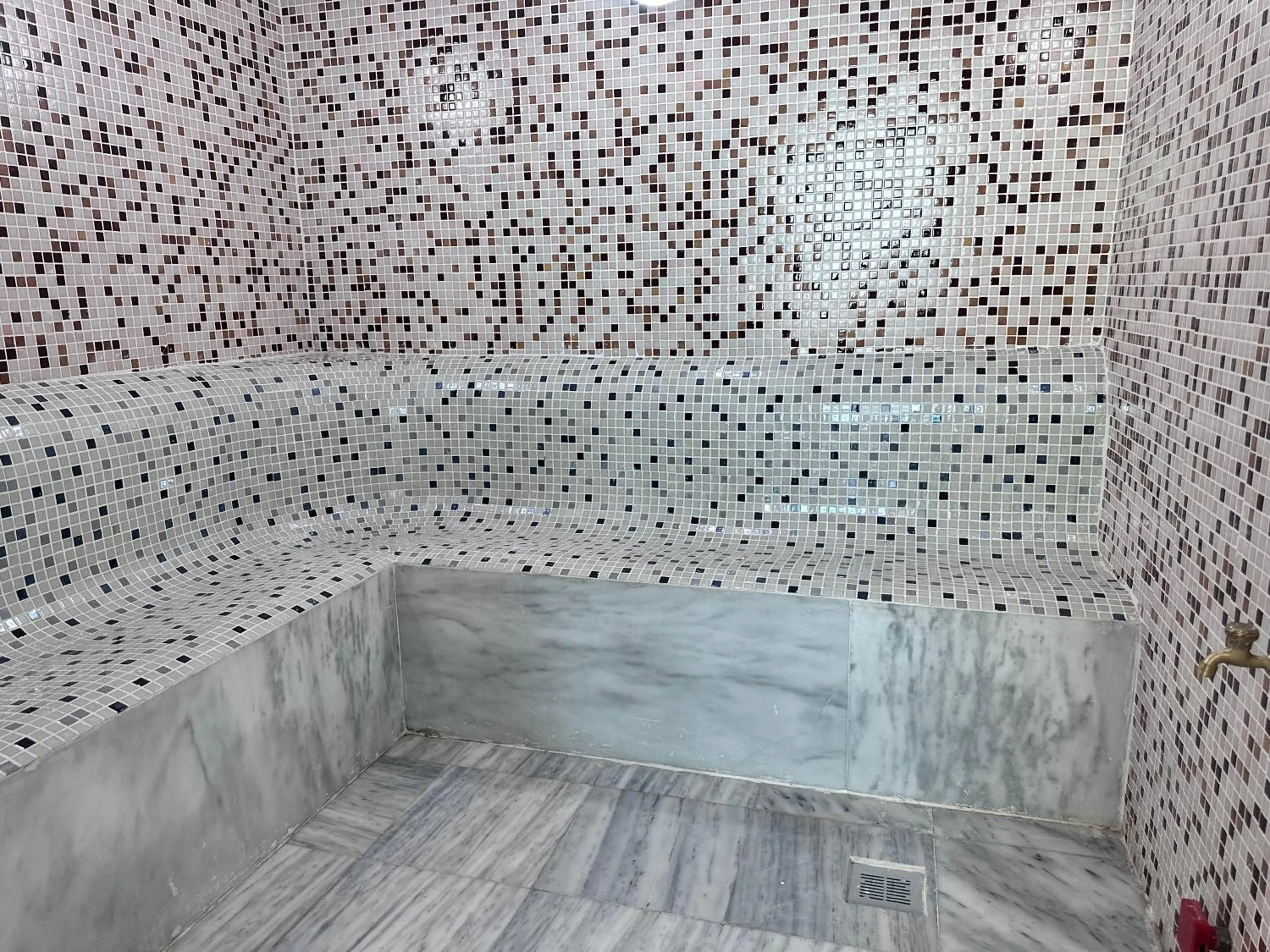 Spa and wellness centre/facilities in 2H Hotel