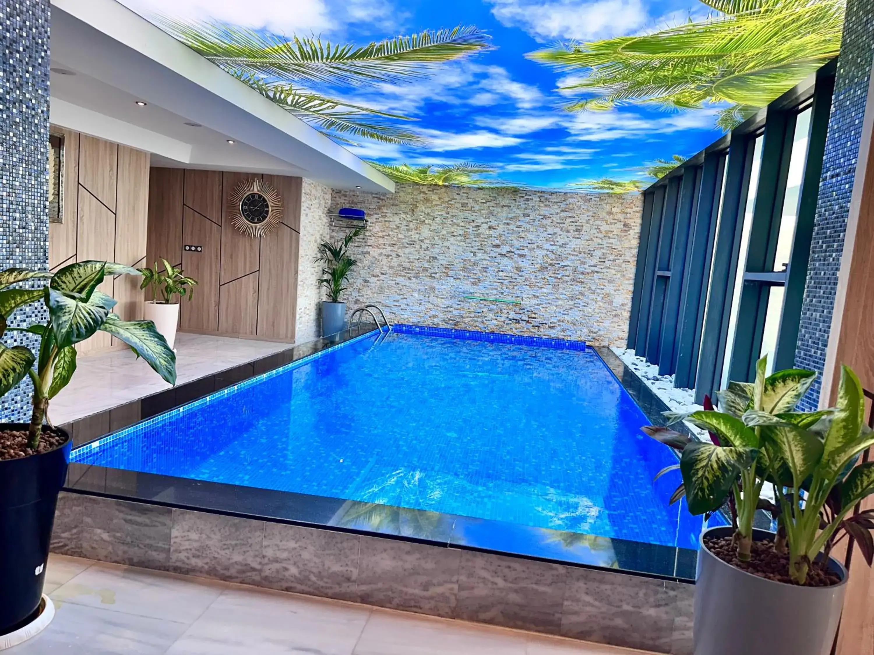 Swimming pool in 2H Hotel Swimming pool in 2H Hotel