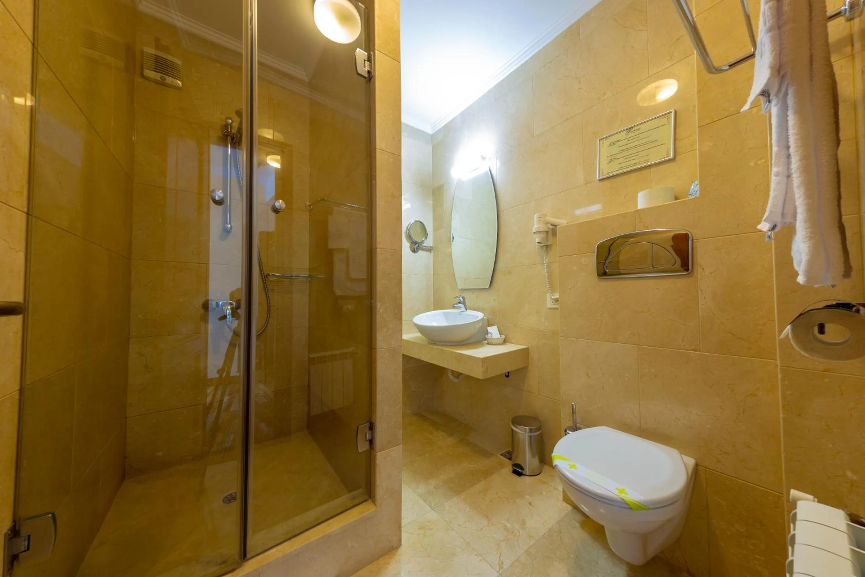 Shower in Vila Preciosa