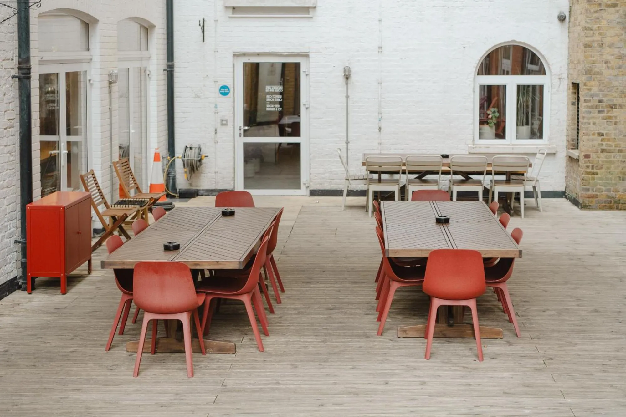 Communal lounge/ TV room in Wombat's City Hostel London