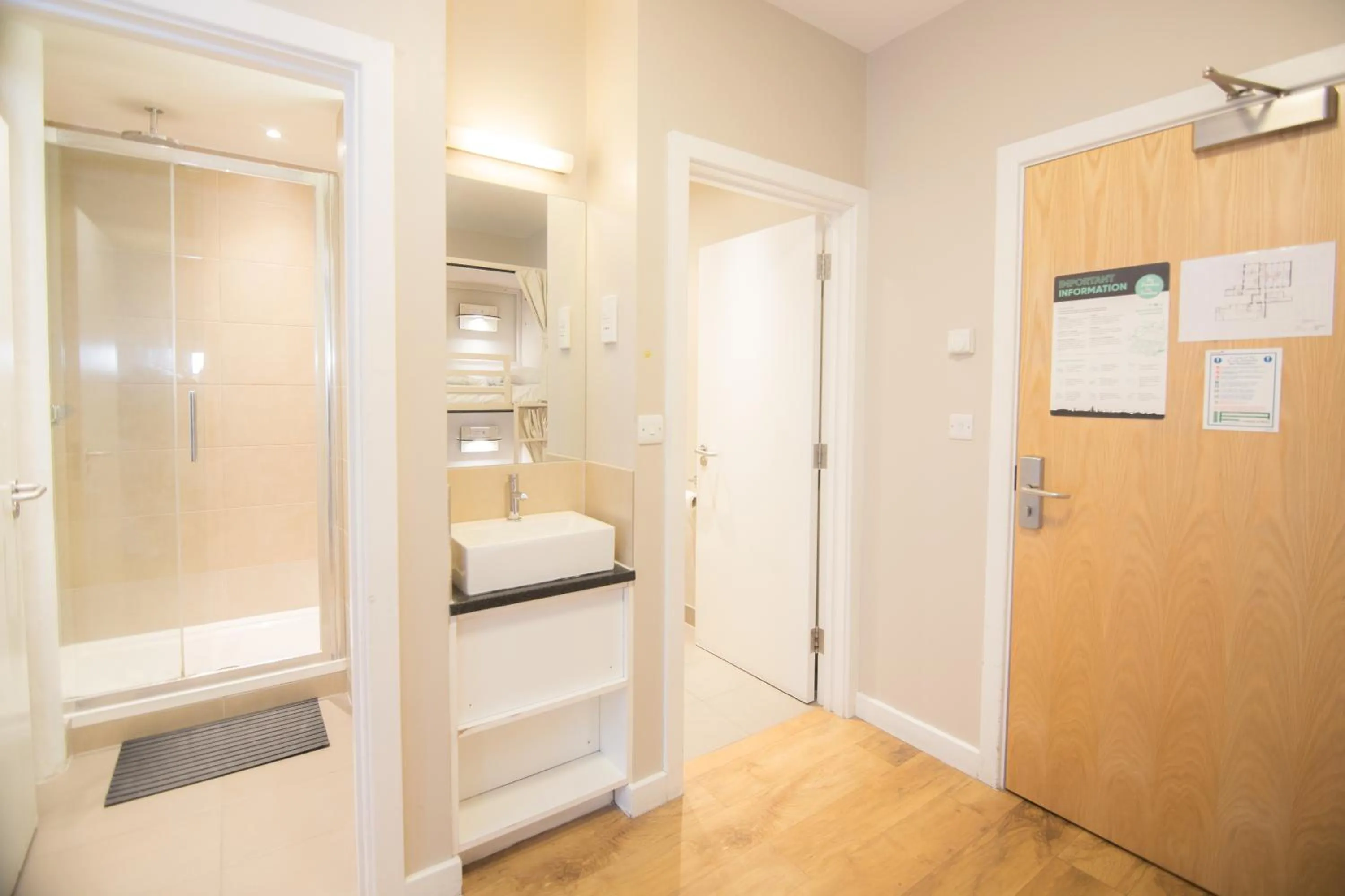 Bathroom in Wombat's City Hostel London