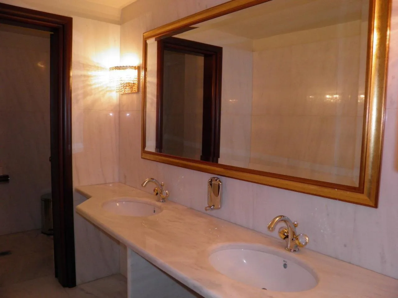 Bathroom in Hotel Meletiou