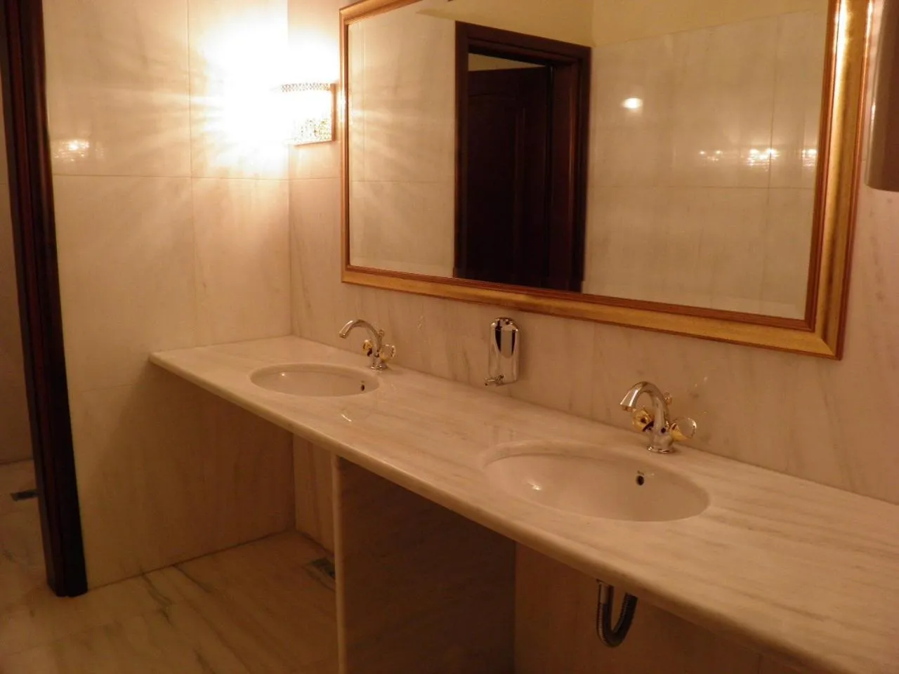 Toilet in Hotel Meletiou