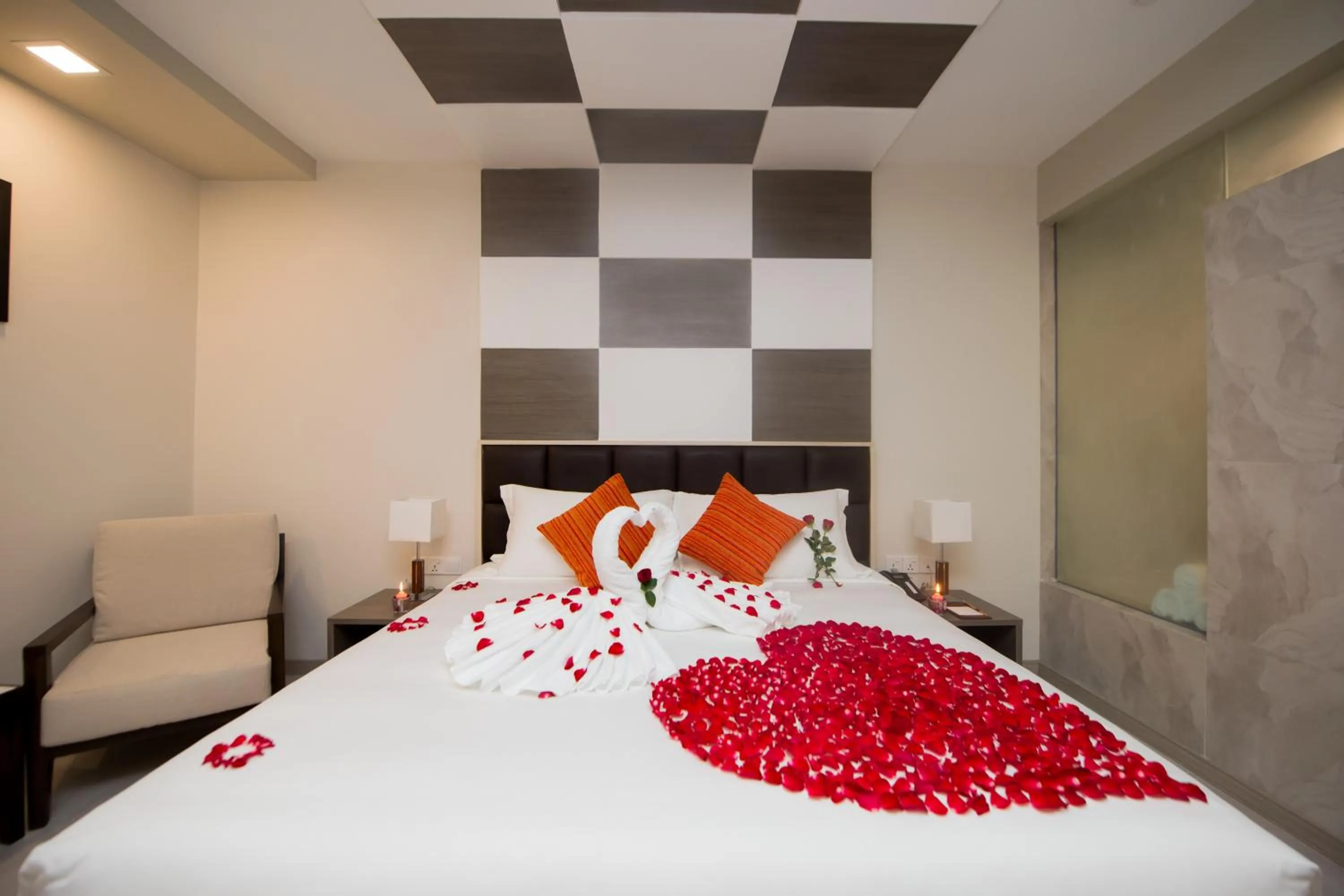 Bedroom, Bed in Hotel Parami