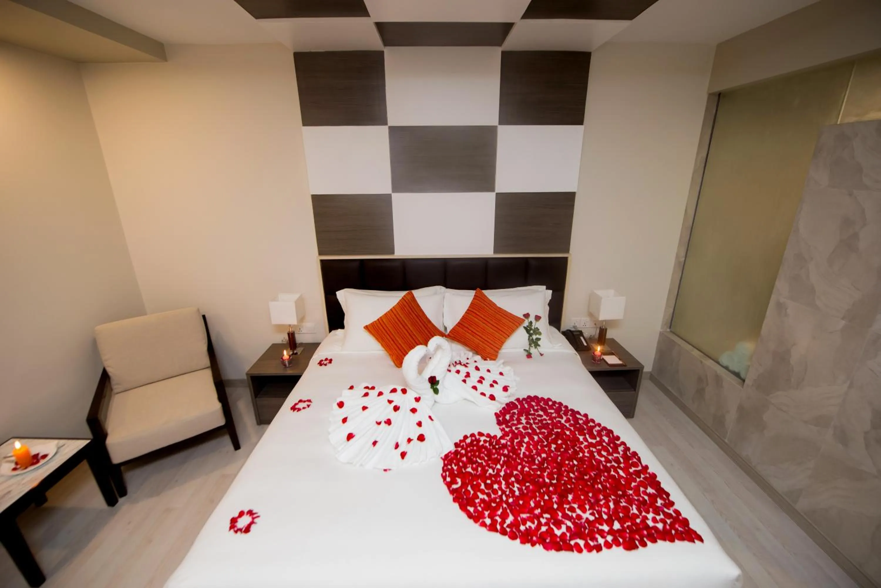 Bedroom, Bed in Hotel Parami