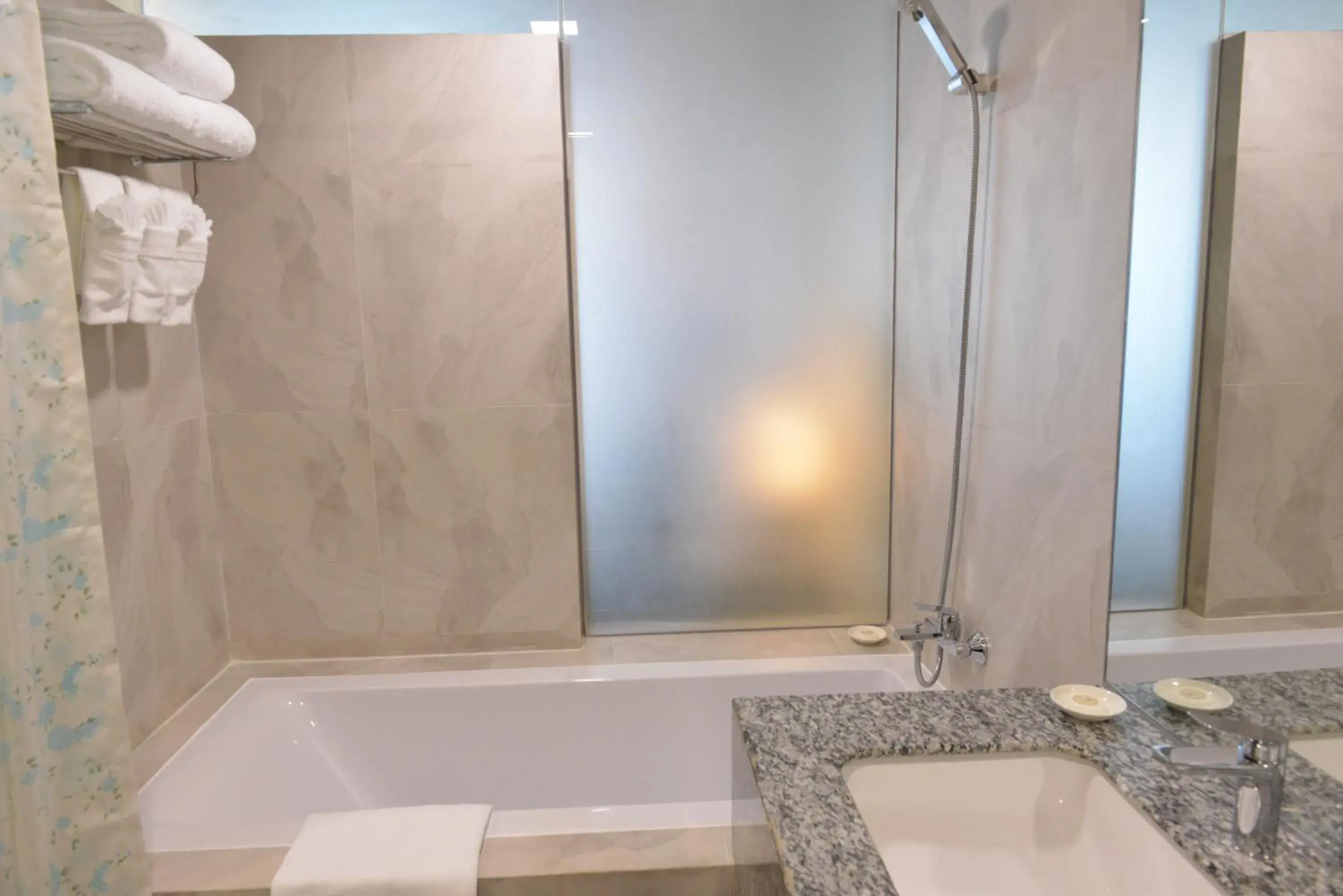 Bathroom in Hotel Parami Bathroom in Hotel Parami