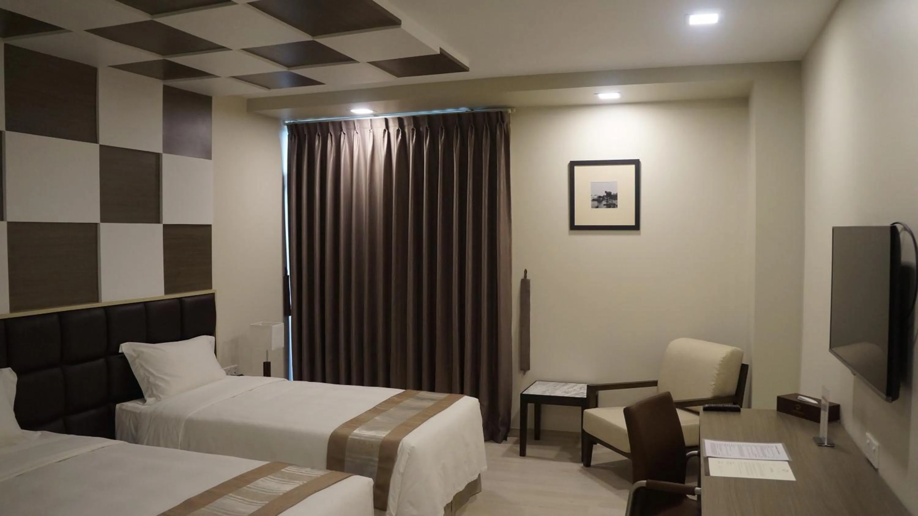 Bedroom, Bed in Hotel Parami