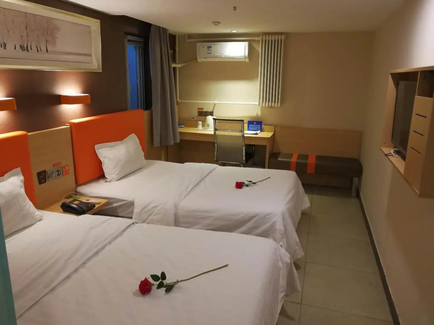 Bed in 7Days Premium Beijing Dongzhimen Airport Express Station