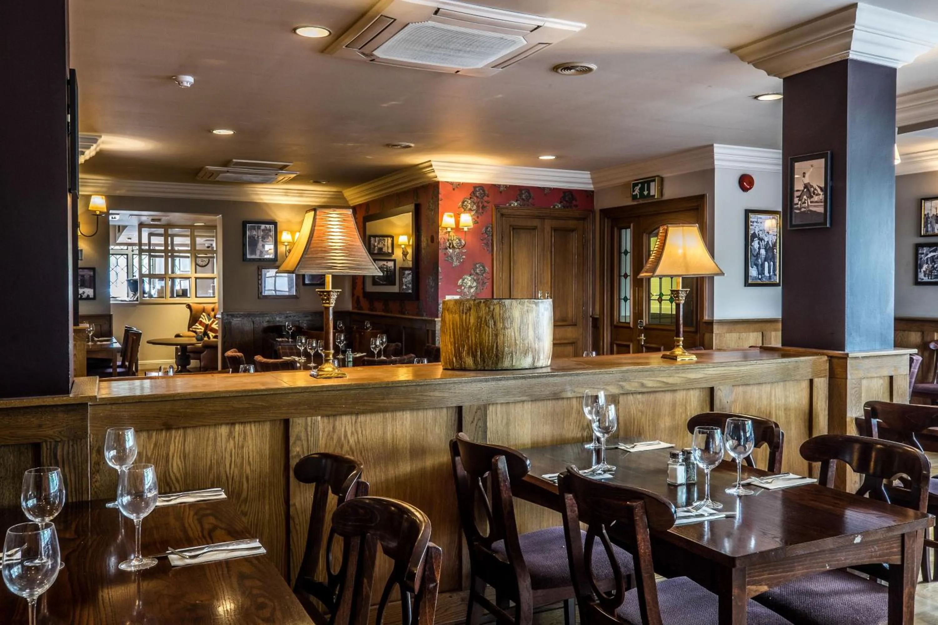 Restaurant/places to eat in Bridge Hotel