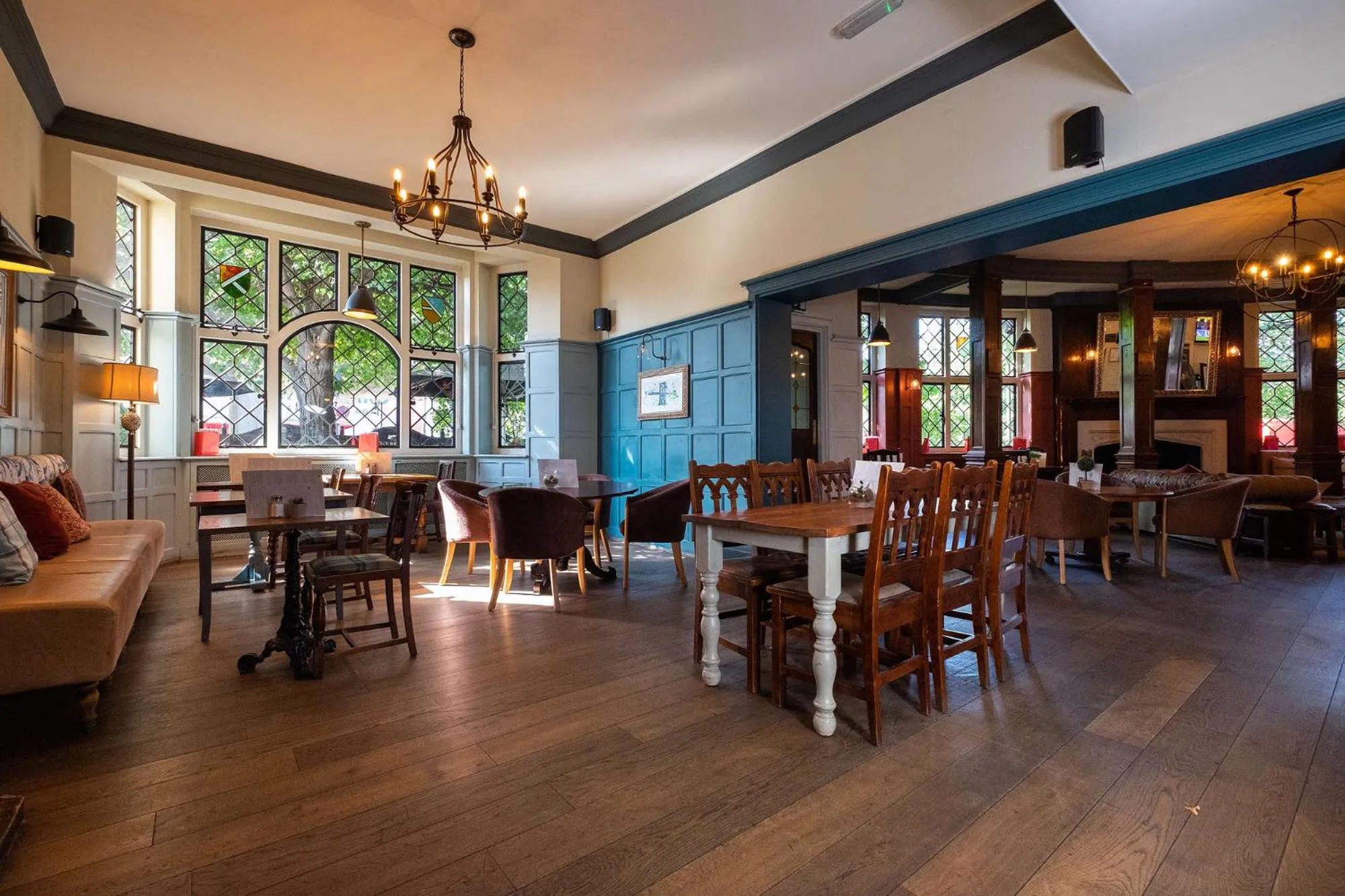 Restaurant/places to eat in Bridge Hotel
