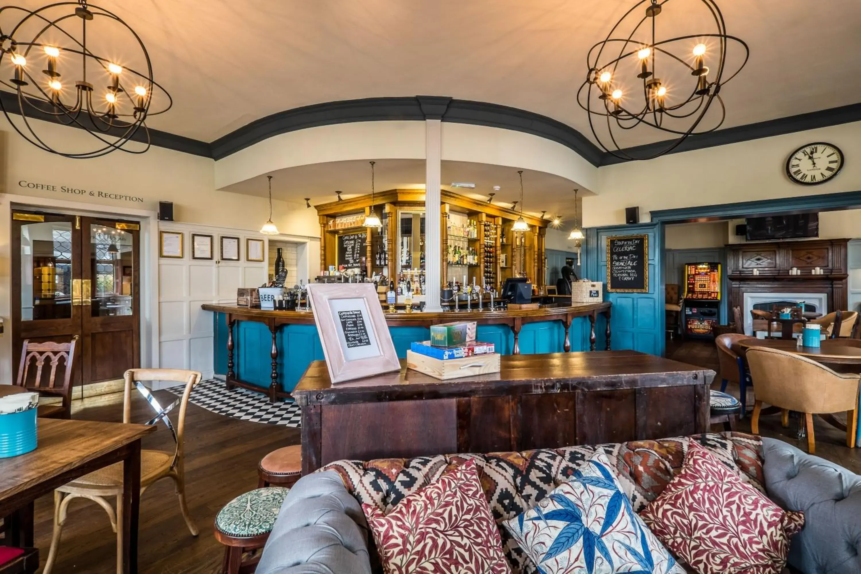 Lounge or bar in Bridge Hotel Lounge or bar in Bridge Hotel