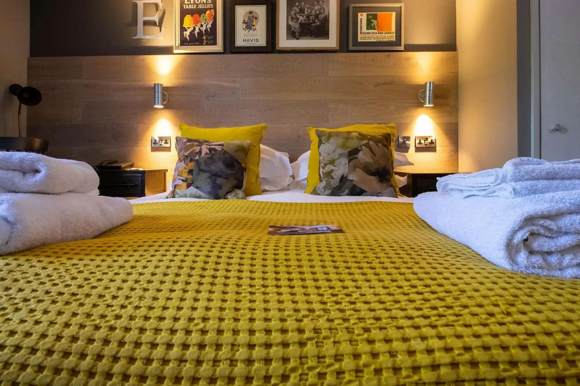 Bedroom, Bed in Bridge Hotel Bedroom, Bed in Bridge Hotel