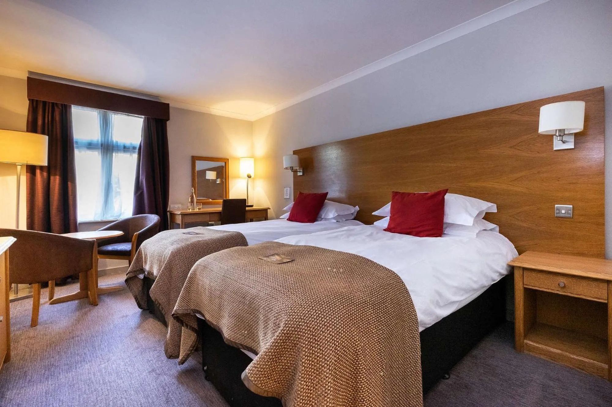 Bedroom, Bed in Bridge Hotel