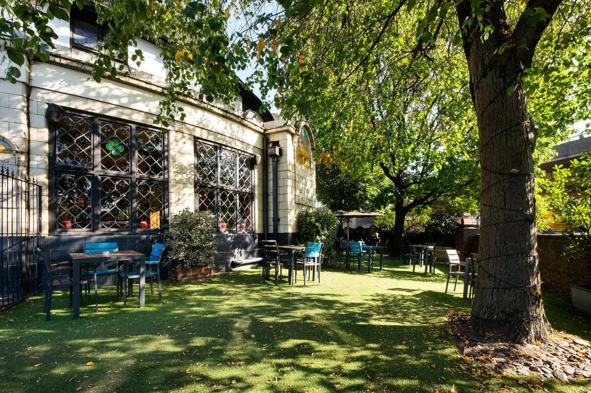 Facade/entrance in Bridge Hotel Facade/entrance in Bridge Hotel