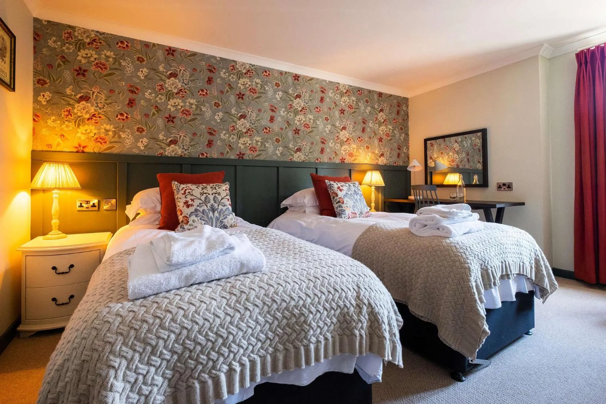 Bedroom, Bed in Bridge Hotel