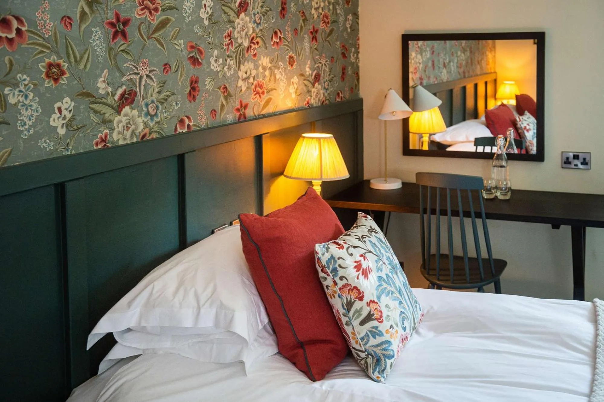 Bedroom, Bed in Bridge Hotel