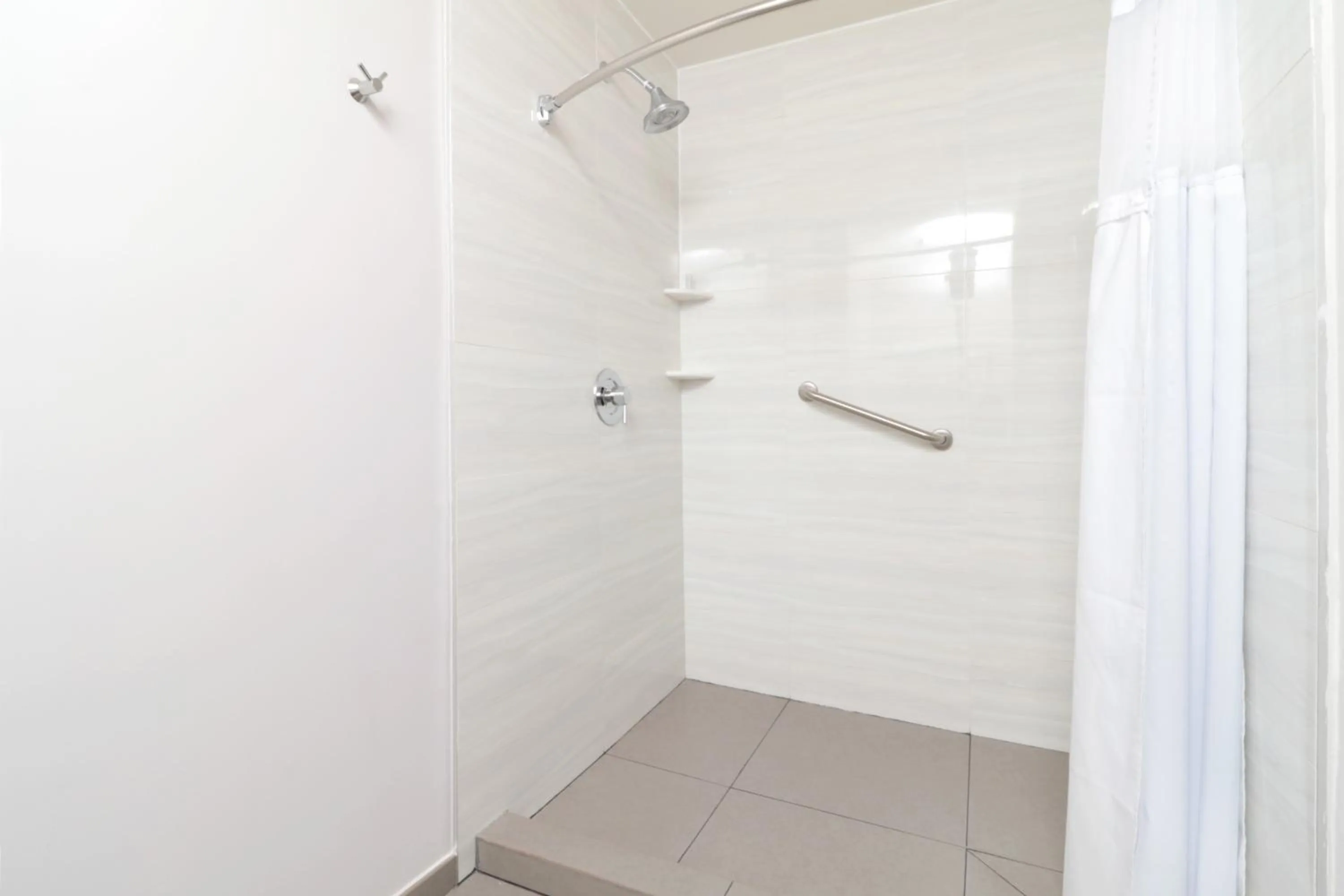 Shower in Holiday Inn Express Hotel & Suites Hermosillo by IHG